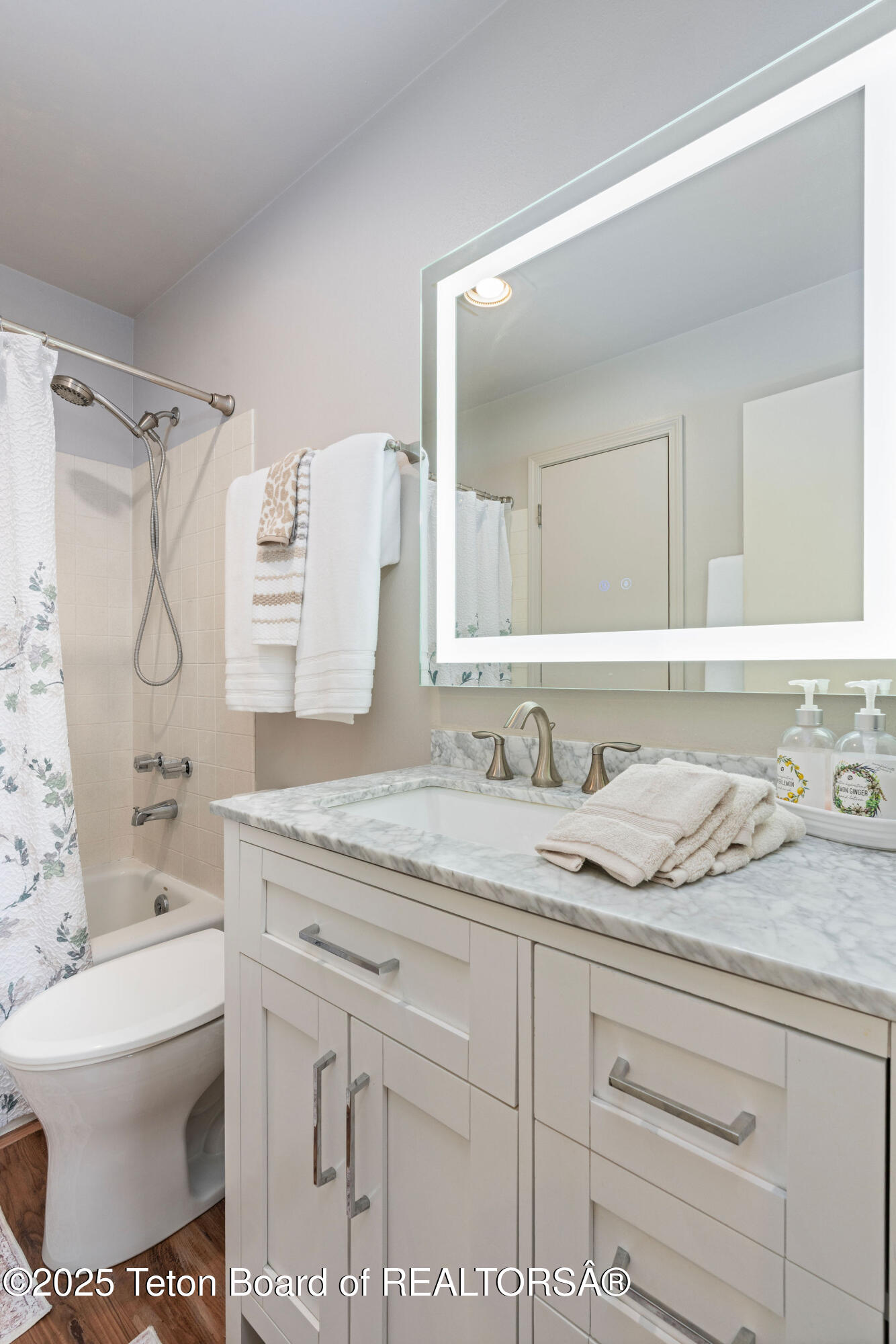 1920 W AMERICAN BRANT Road