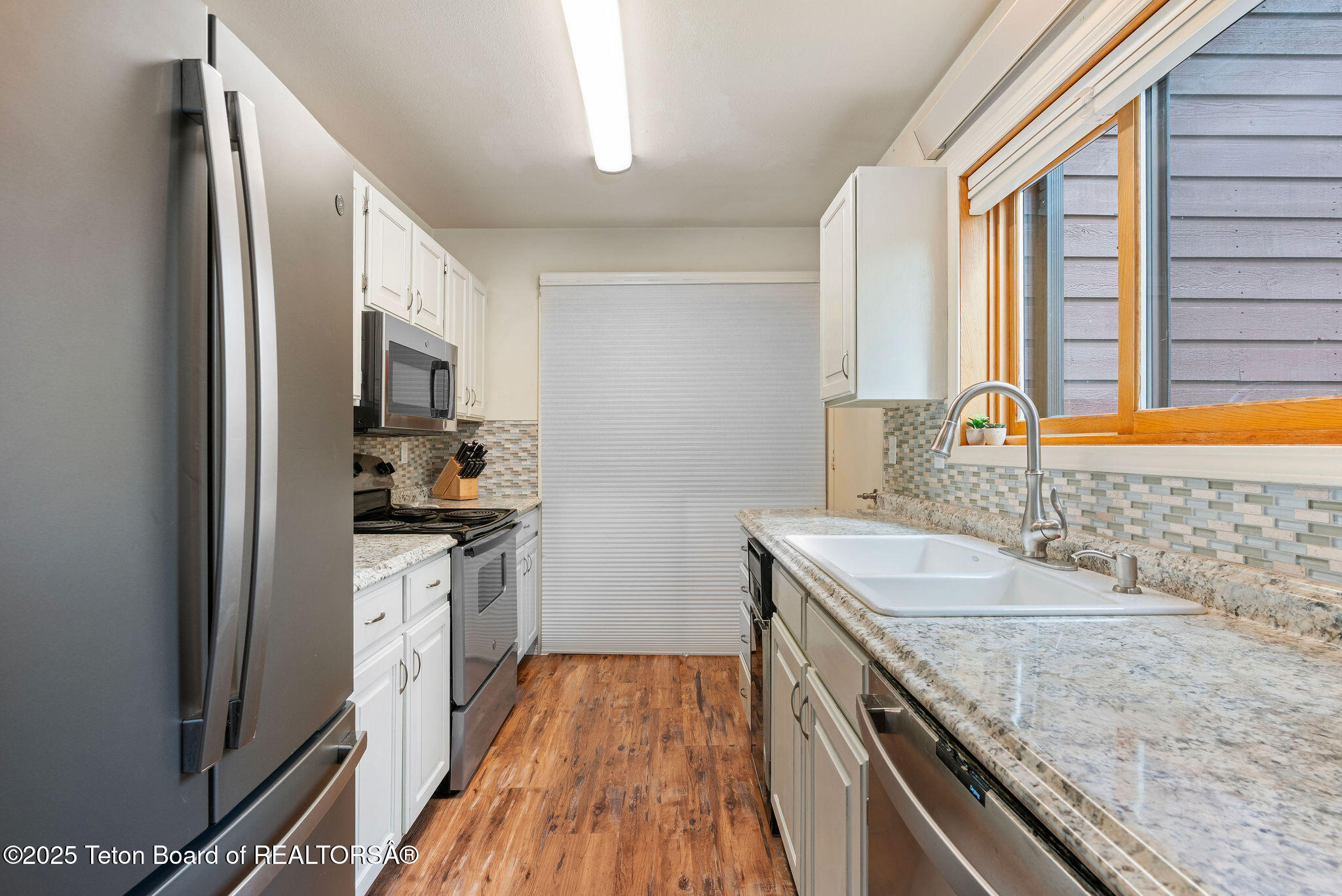 1920 W AMERICAN BRANT Road