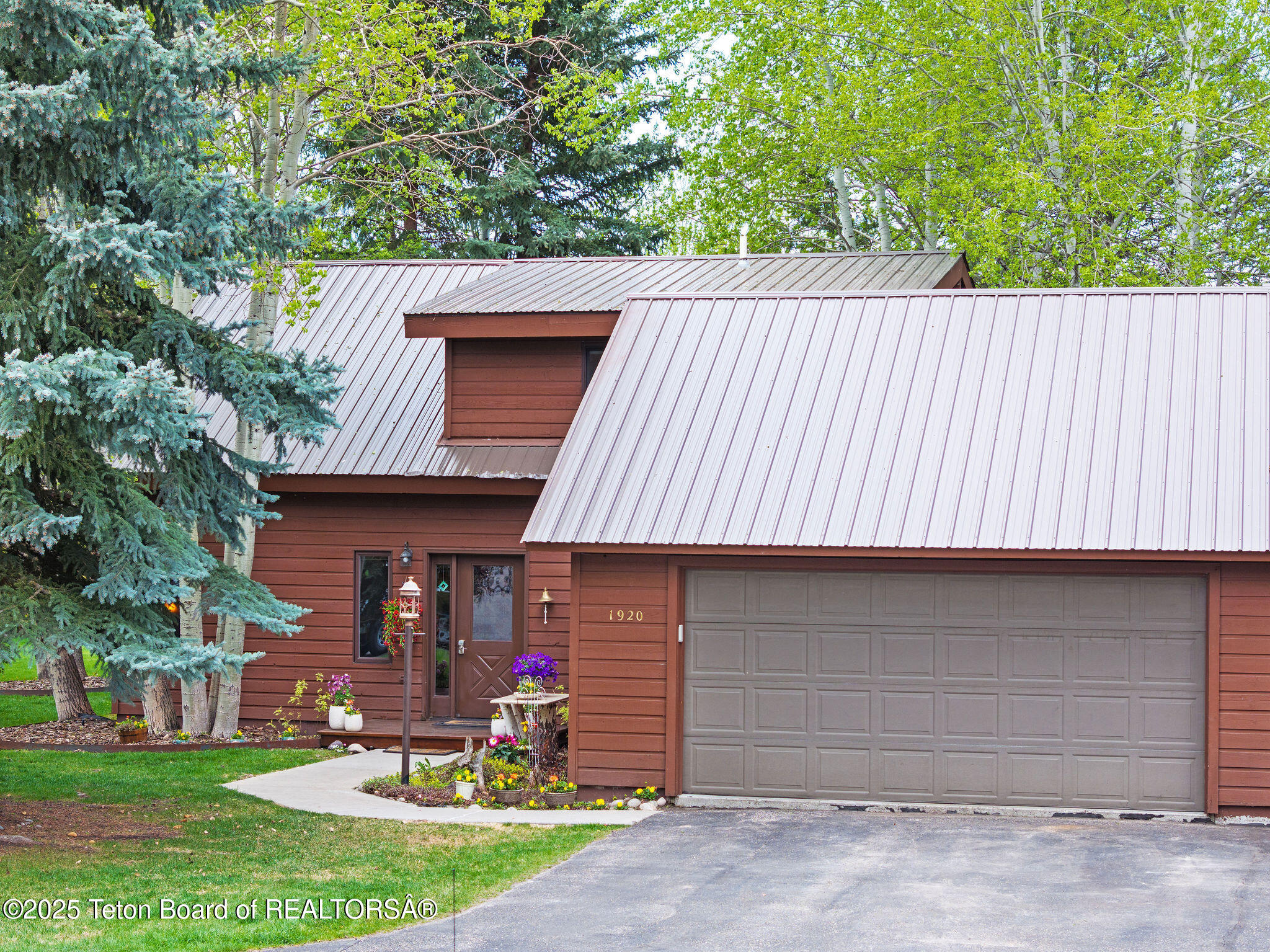 1920 W AMERICAN BRANT Road