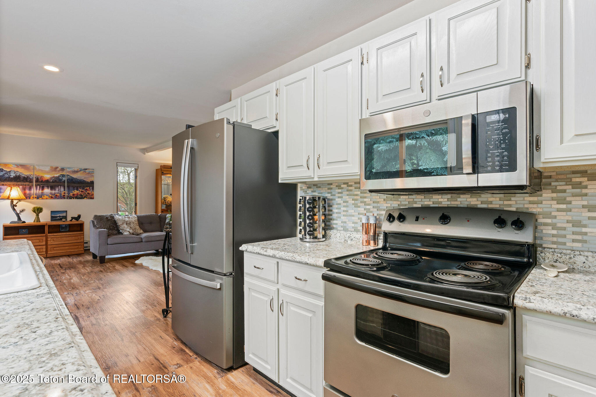 1920 W AMERICAN BRANT Road