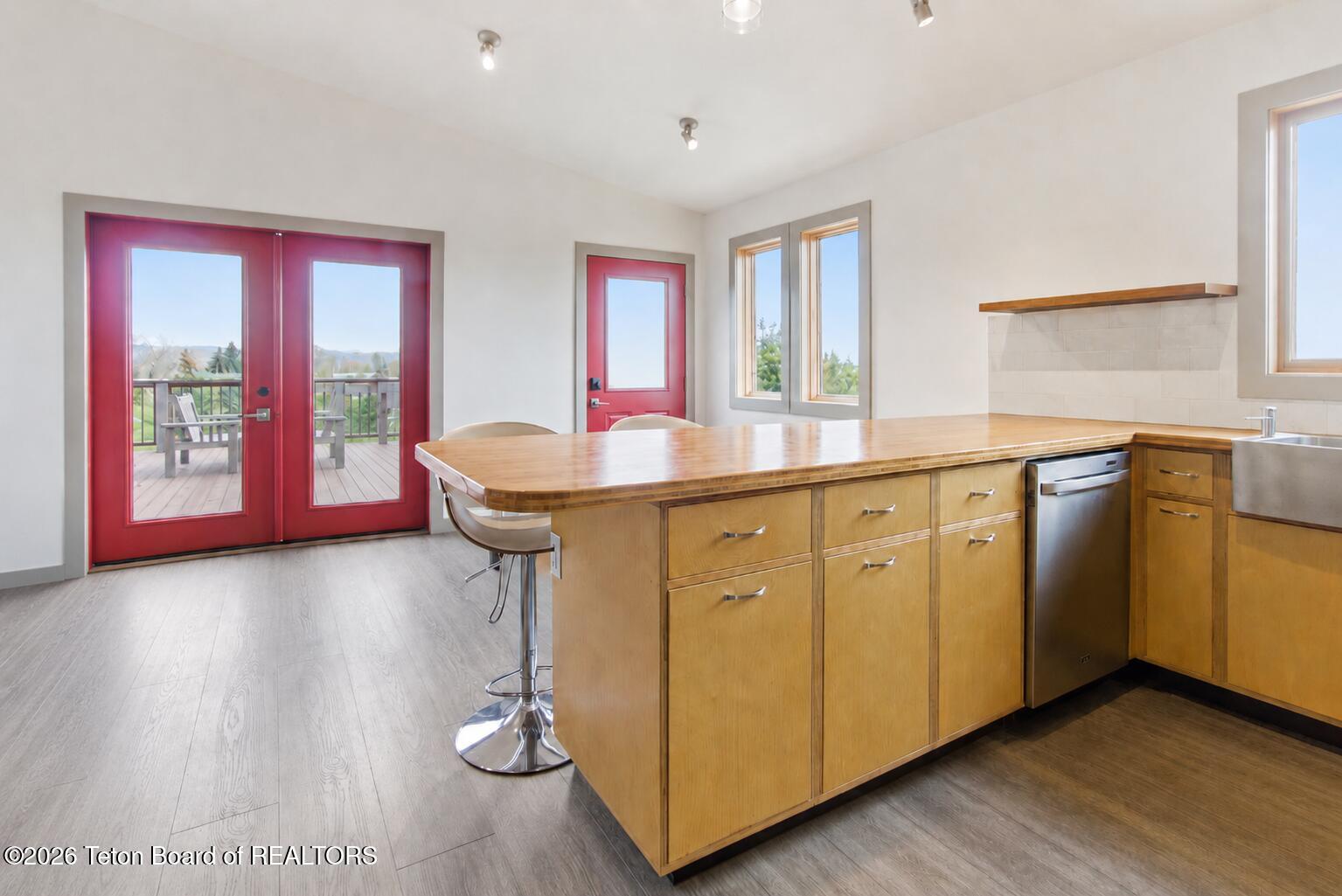 155 E FREMONT Avenue