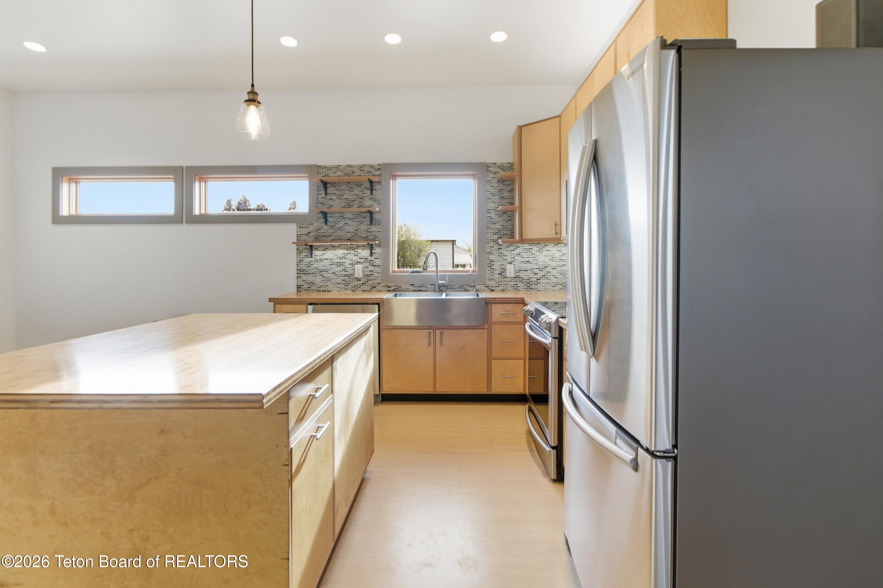 155 E FREMONT Avenue
