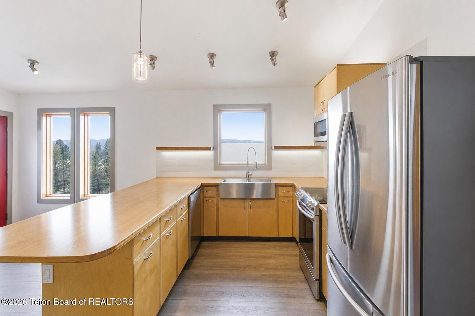 155 E FREMONT Avenue