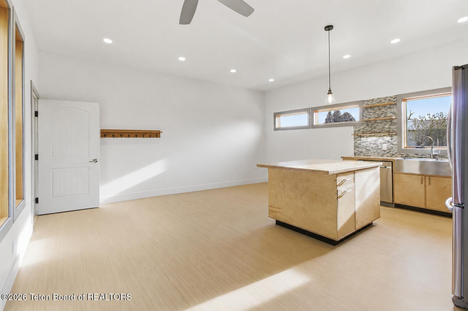 155 E FREMONT Avenue