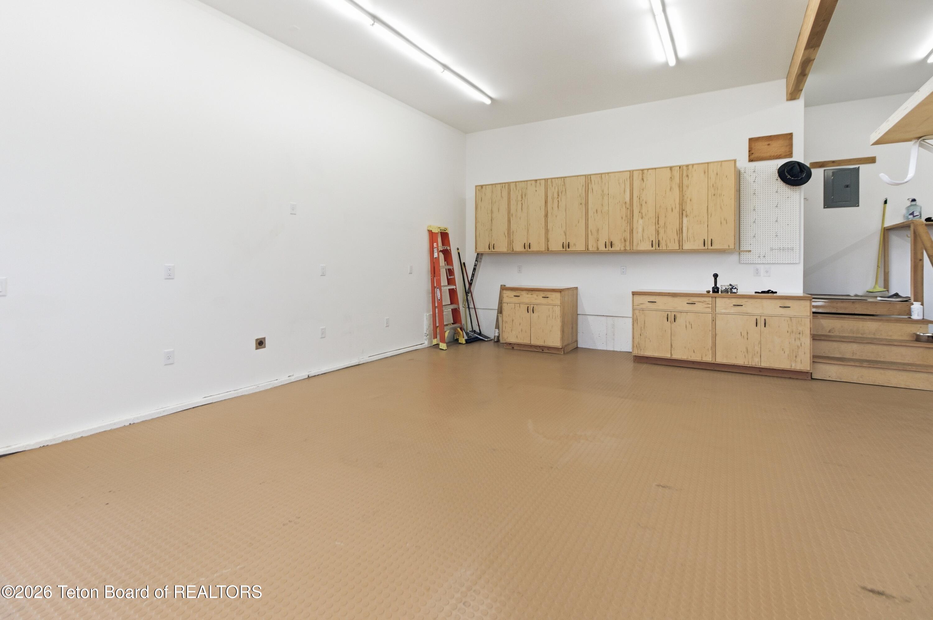 155 E FREMONT Avenue