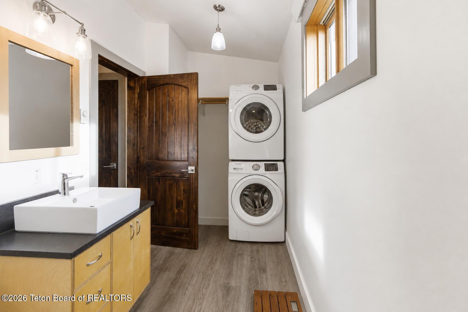 155 E FREMONT Avenue