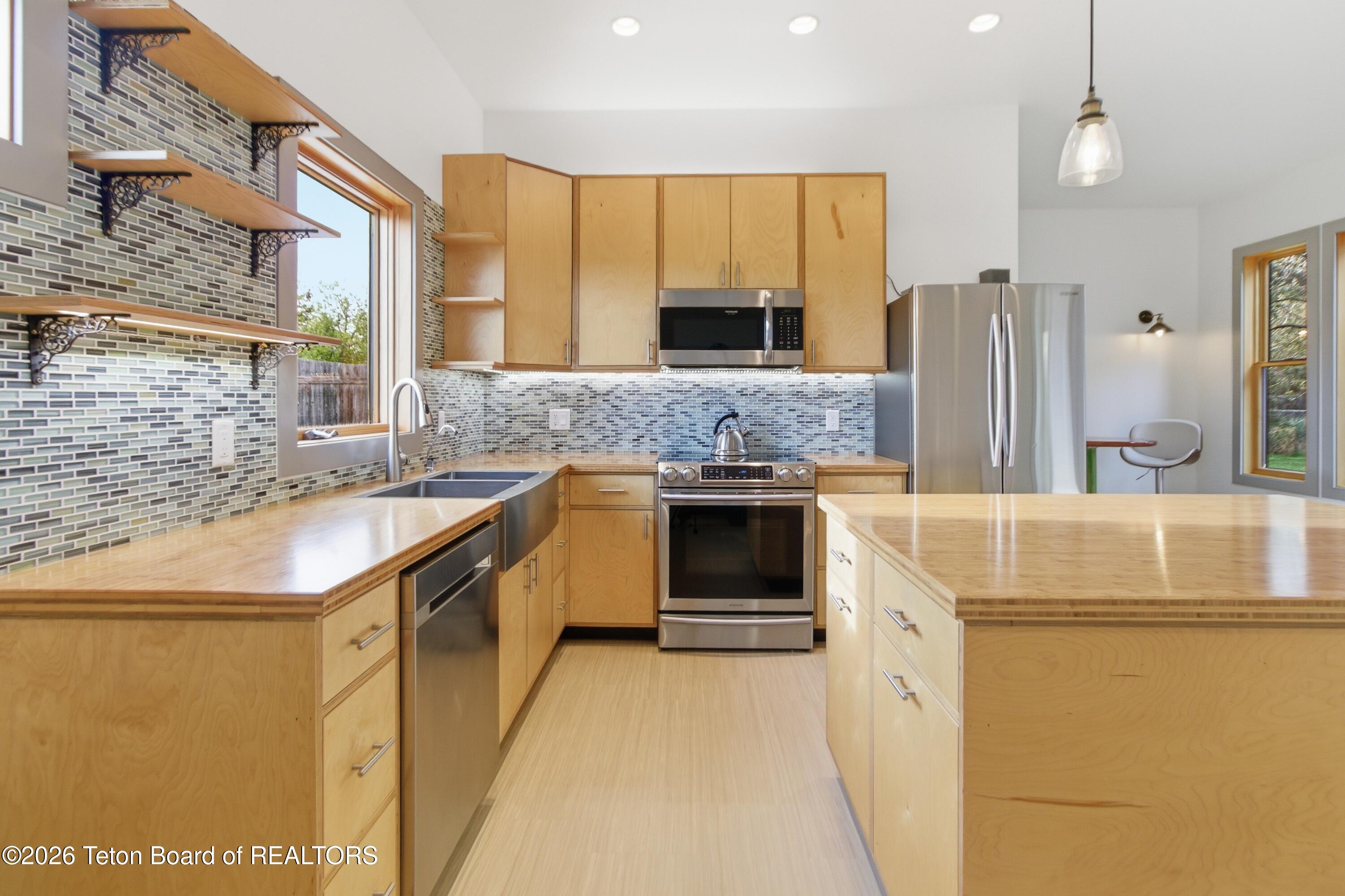 155 E FREMONT Avenue