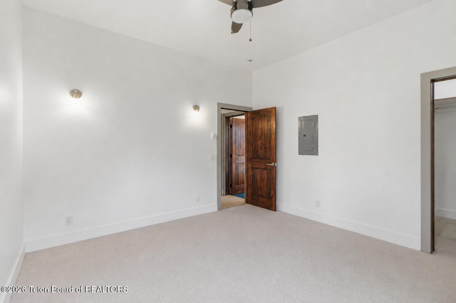 155 E FREMONT Avenue