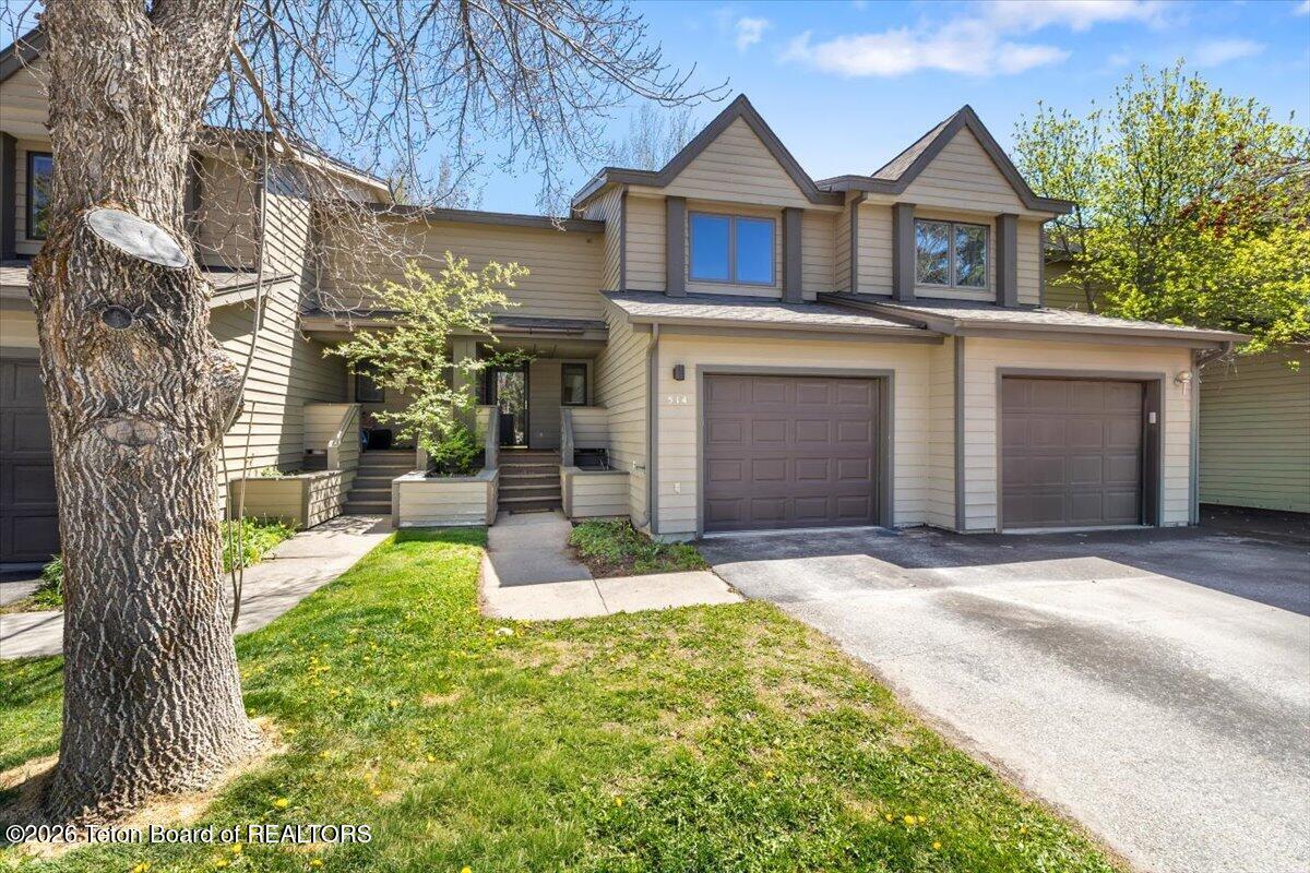 514 E PEARL Avenue