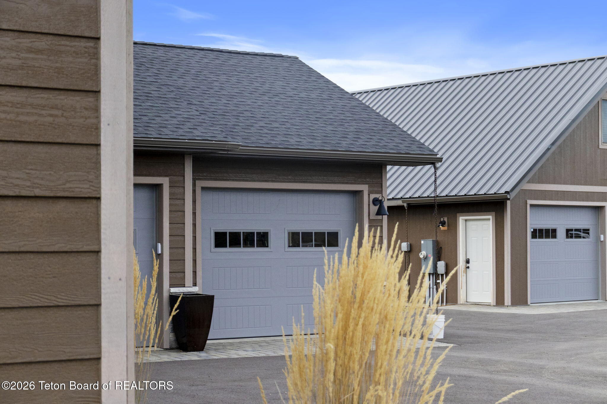 4433 LOS PINOS Drive