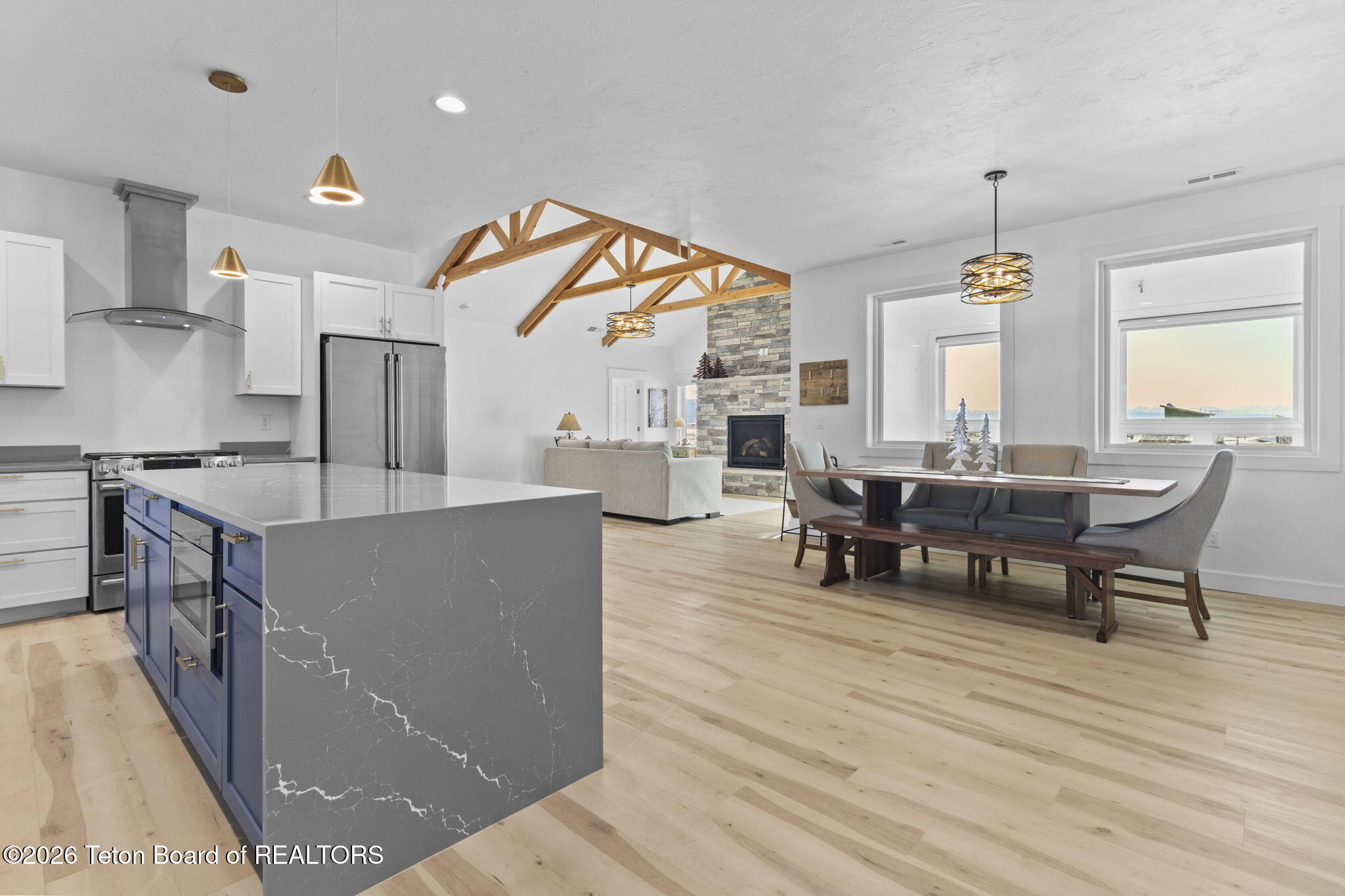 4433 LOS PINOS Drive