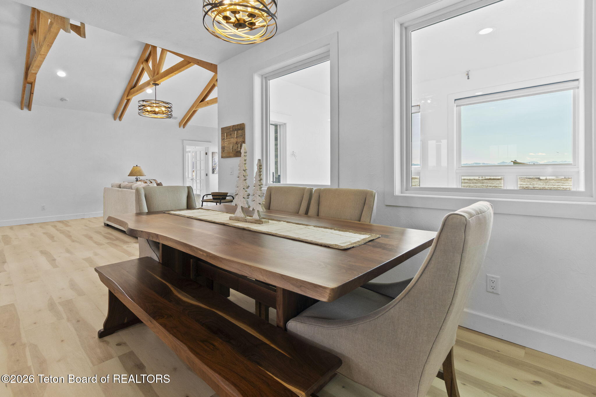 4433 LOS PINOS Drive