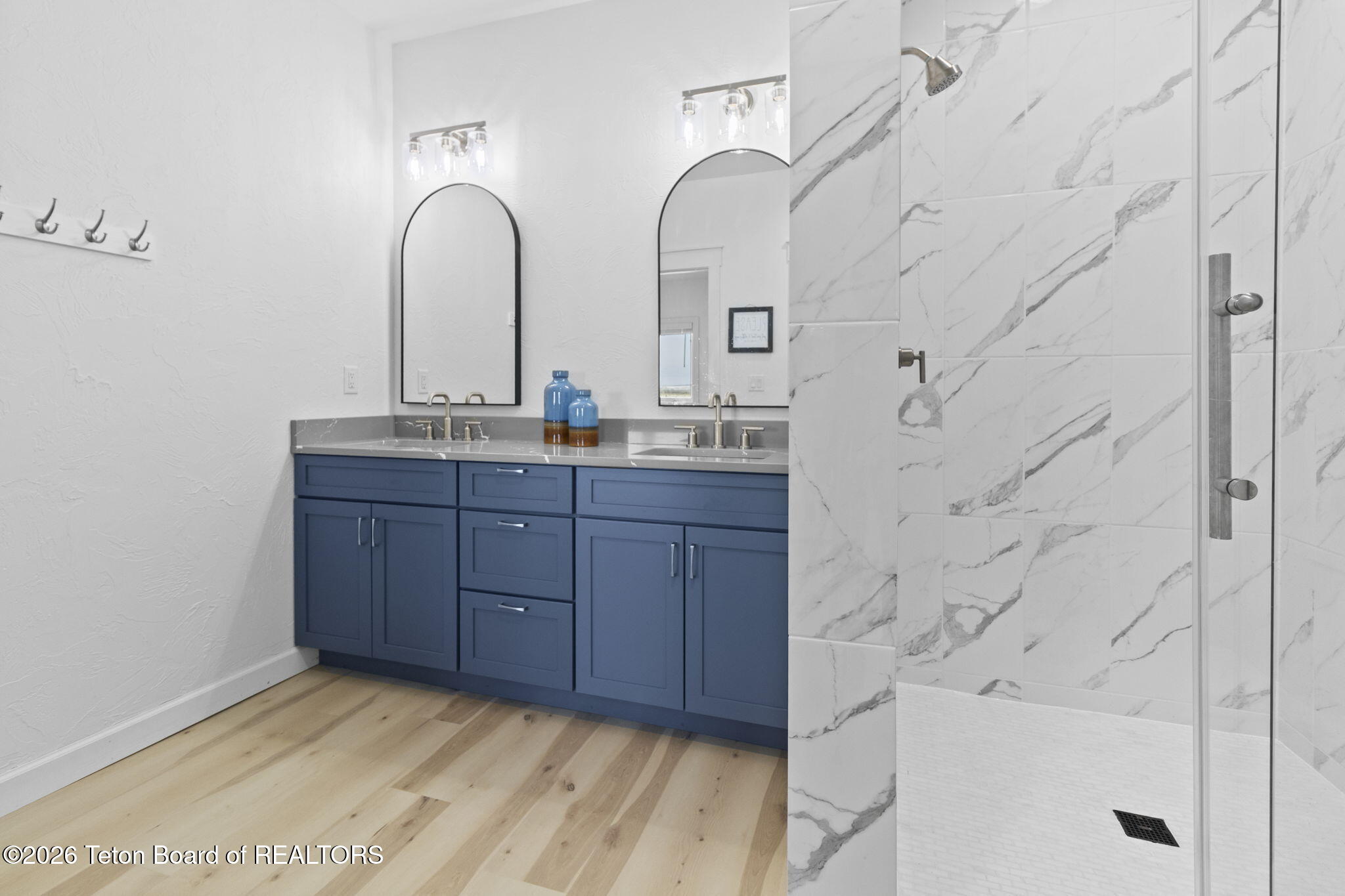 4433 LOS PINOS Drive