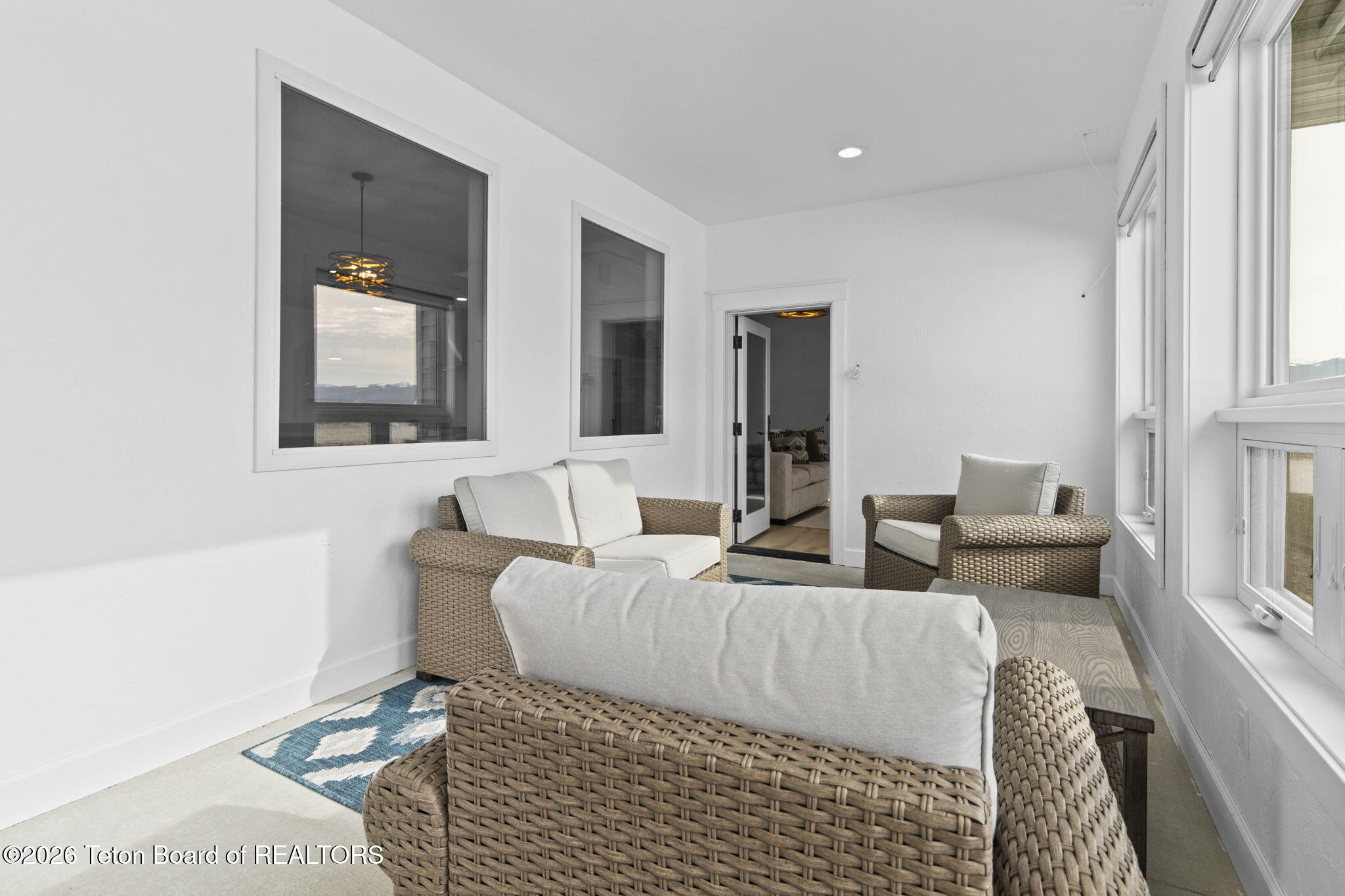 4433 LOS PINOS Drive