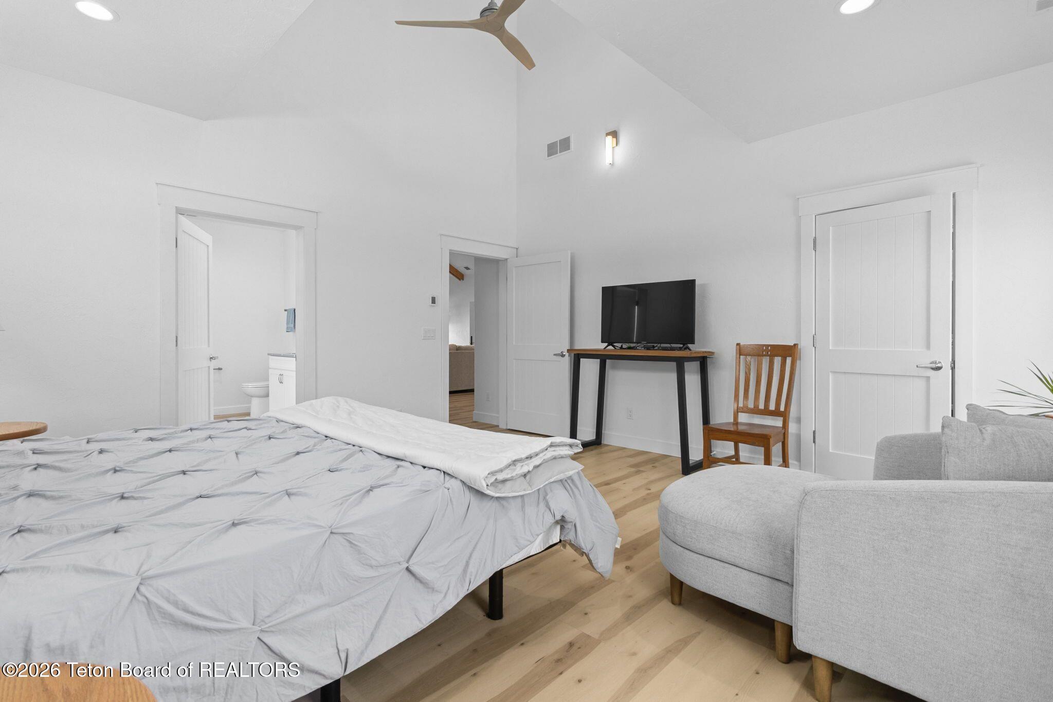 4433 LOS PINOS Drive