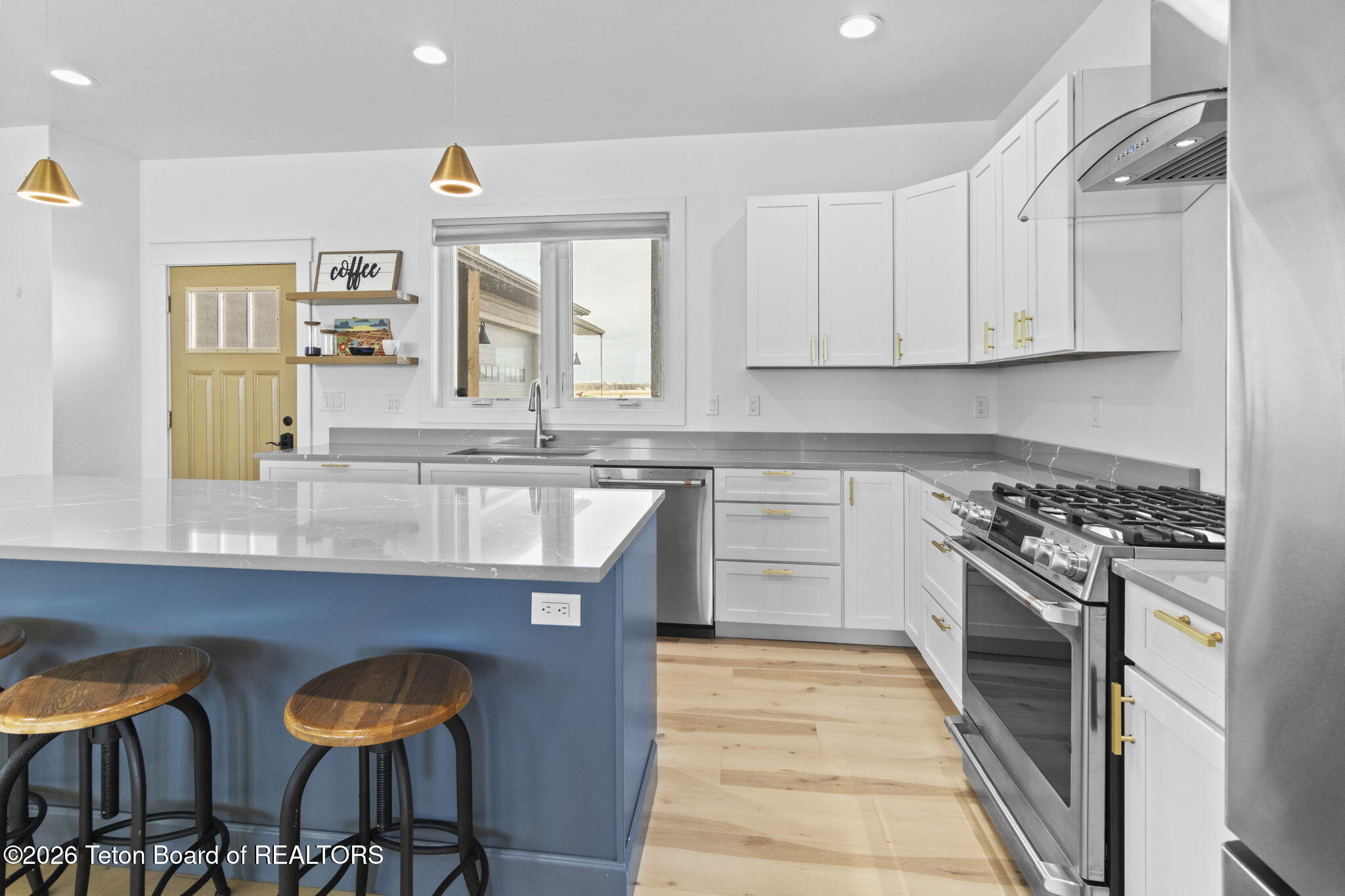 4433 LOS PINOS Drive