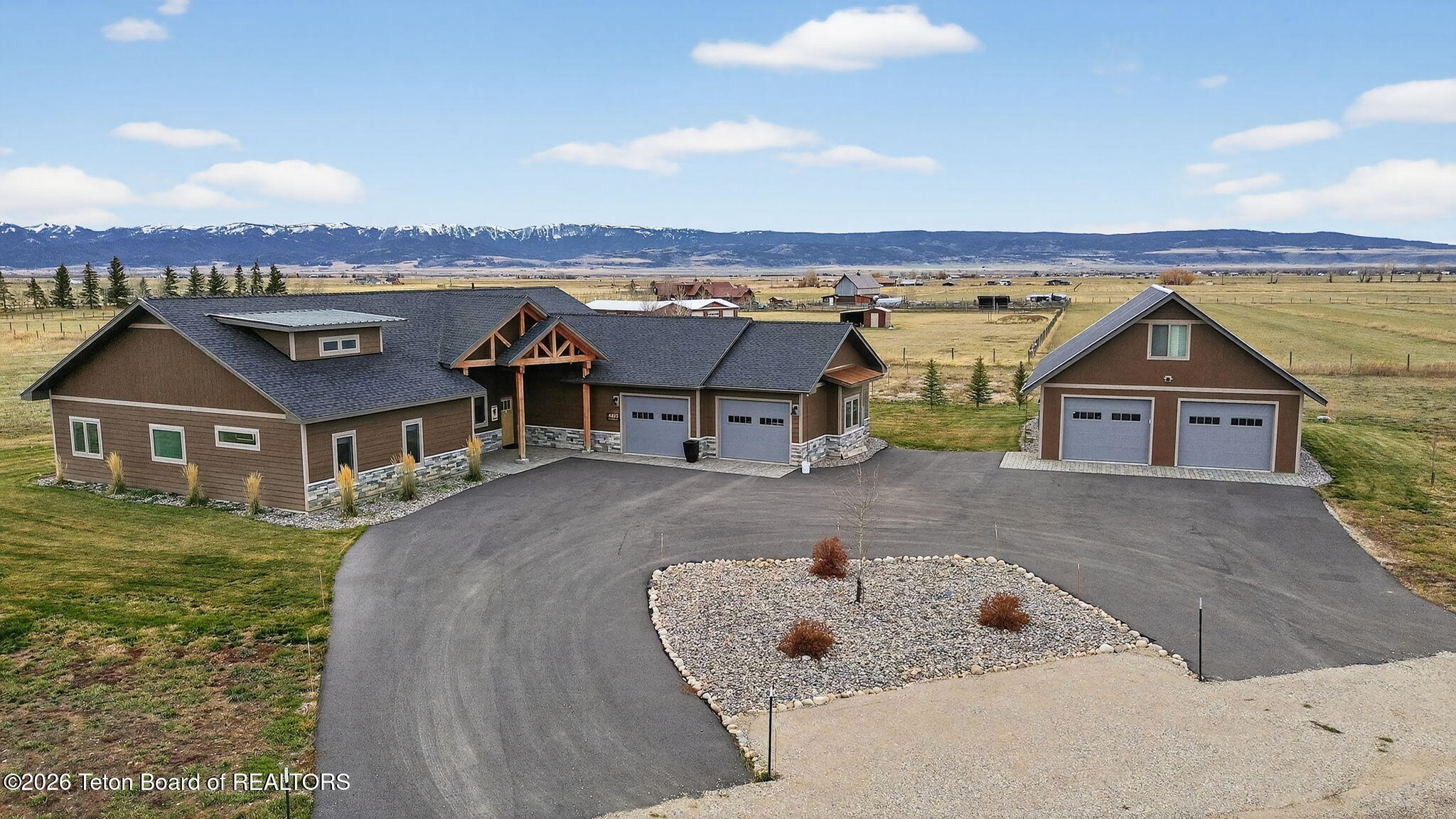 4433 LOS PINOS Drive