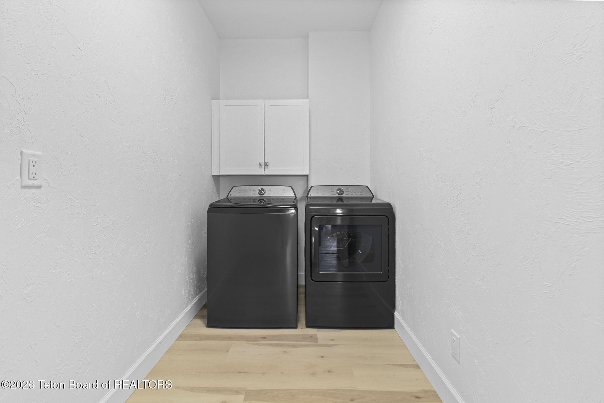 4433 LOS PINOS Drive