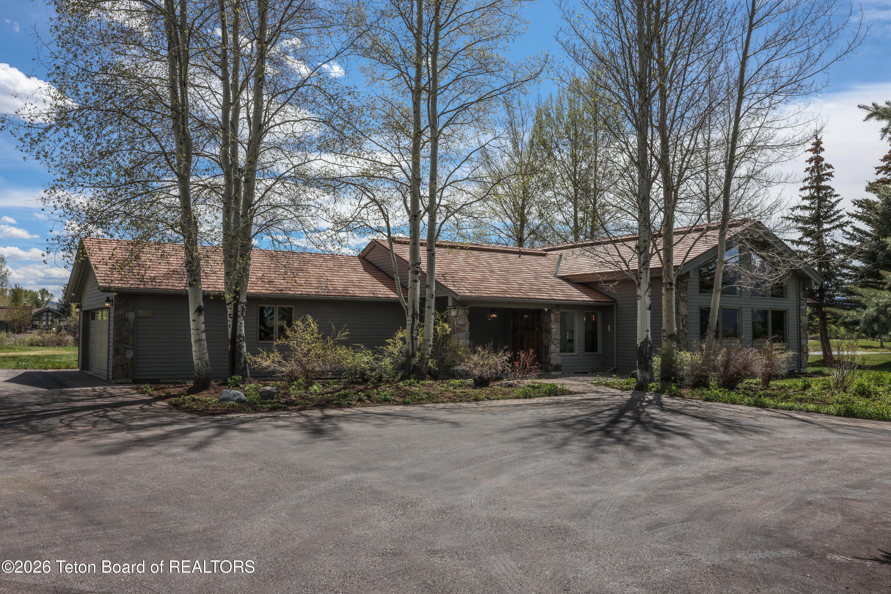 700 E SAGEBRUSH Drive