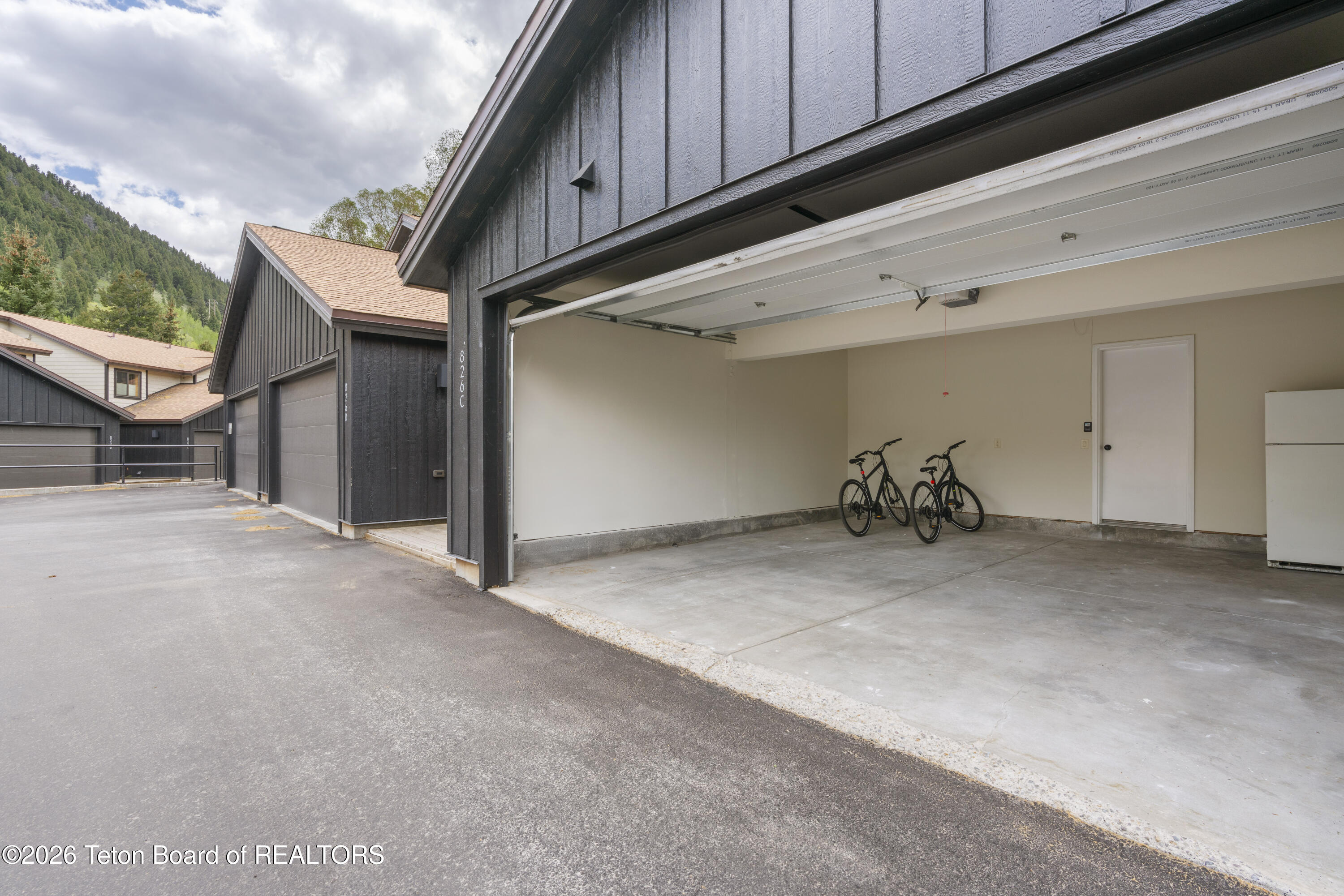 826 POWDERHORN #C Lane
