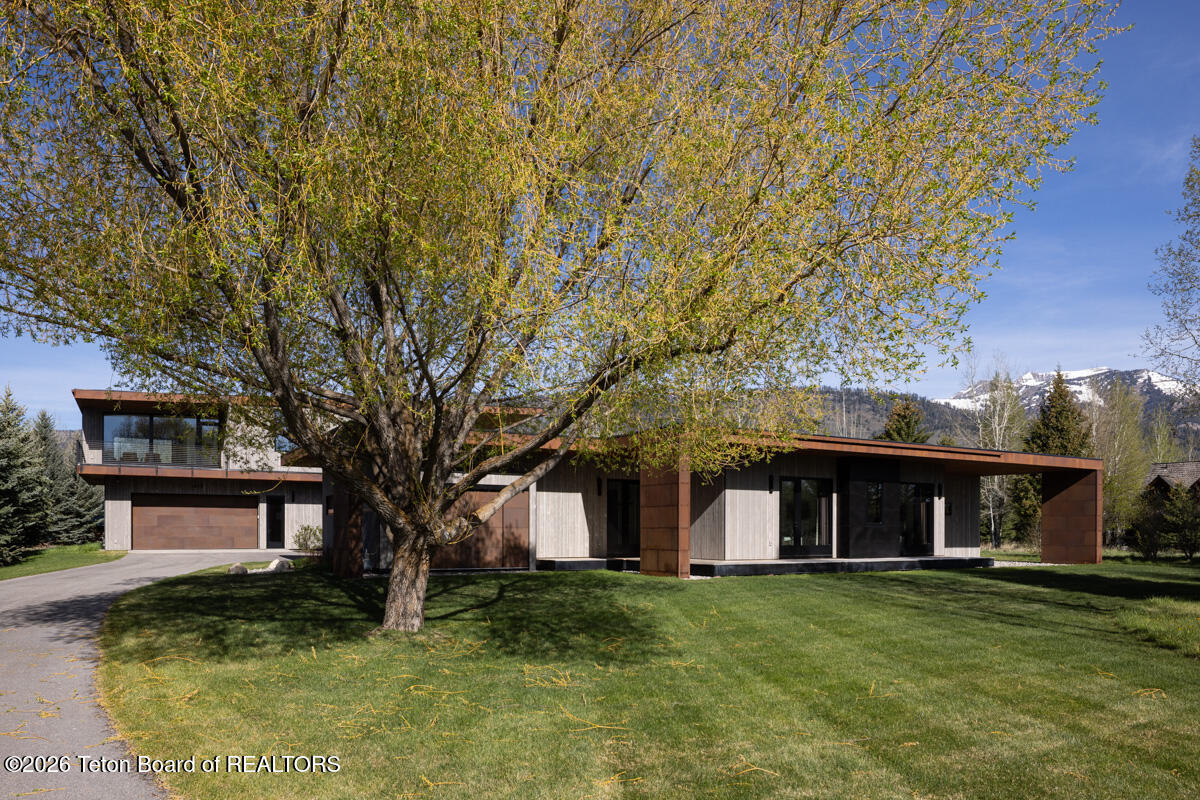1675 PROSPERITY Lane