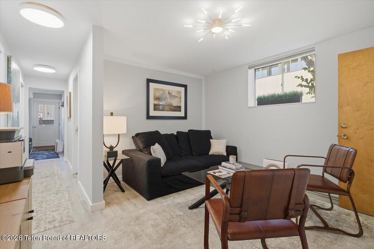 280-290 E BROADWAY Avenue