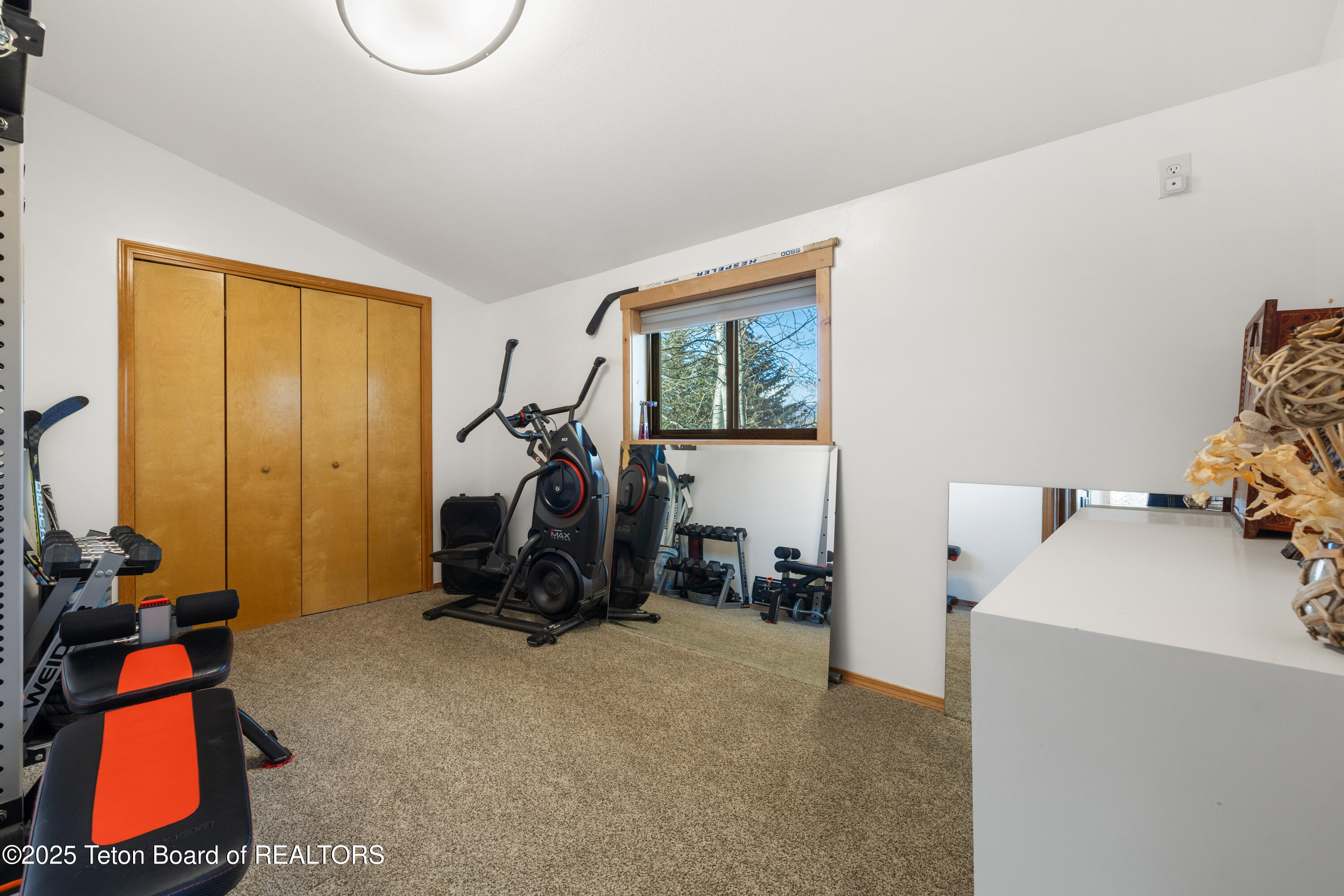 3140 W KING EIDER Road