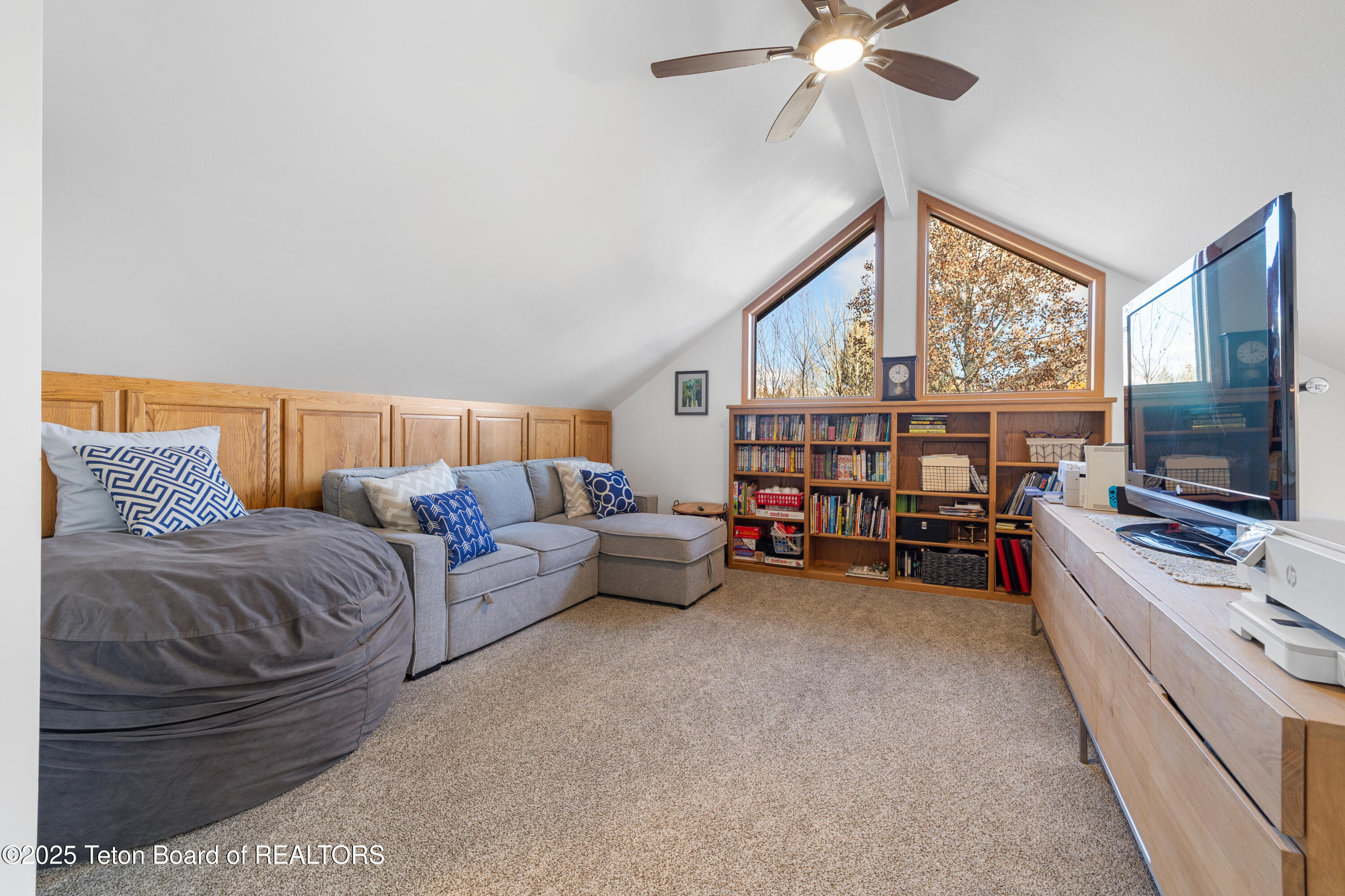3140 W KING EIDER Road