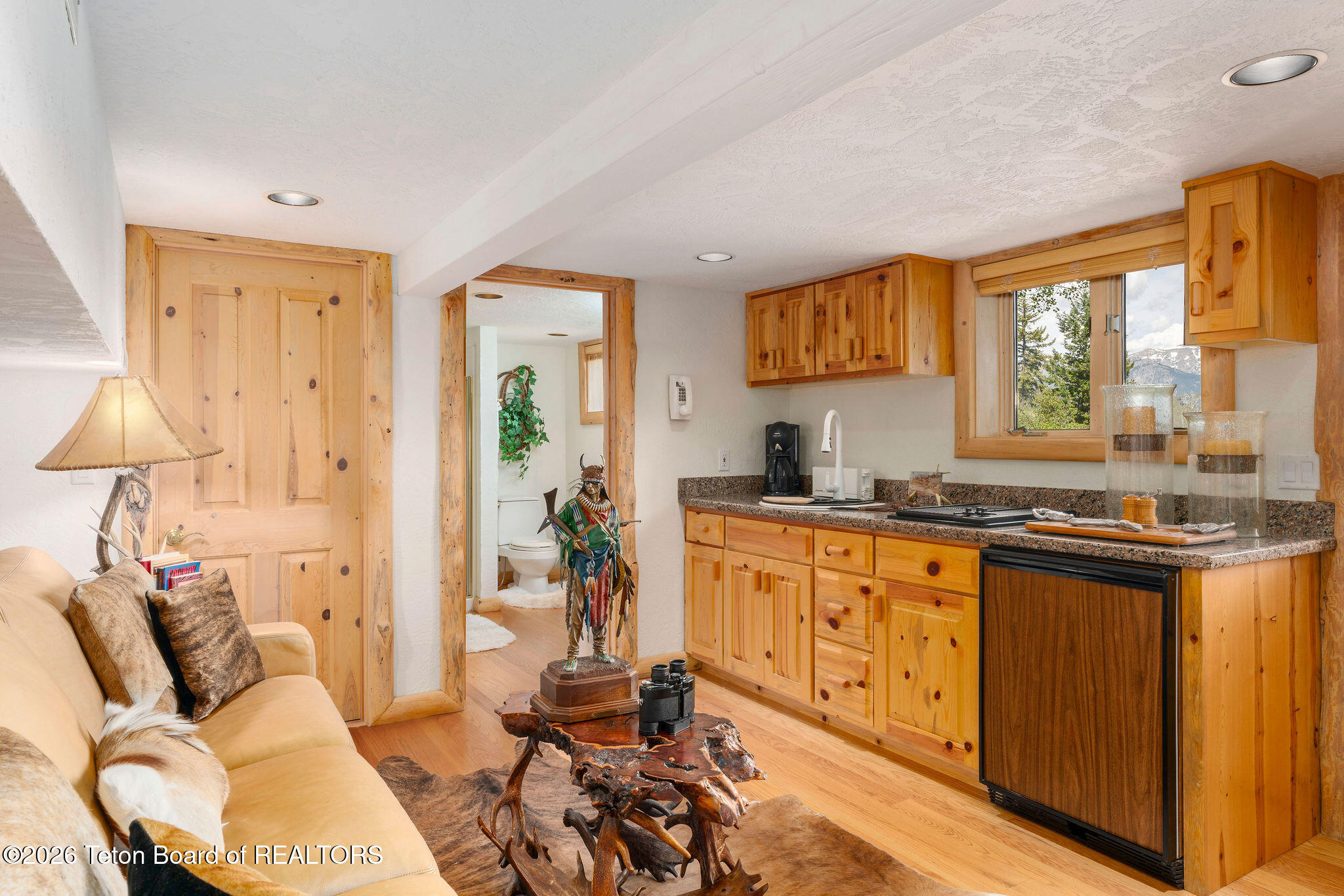 1095 GRAND VIEW Road