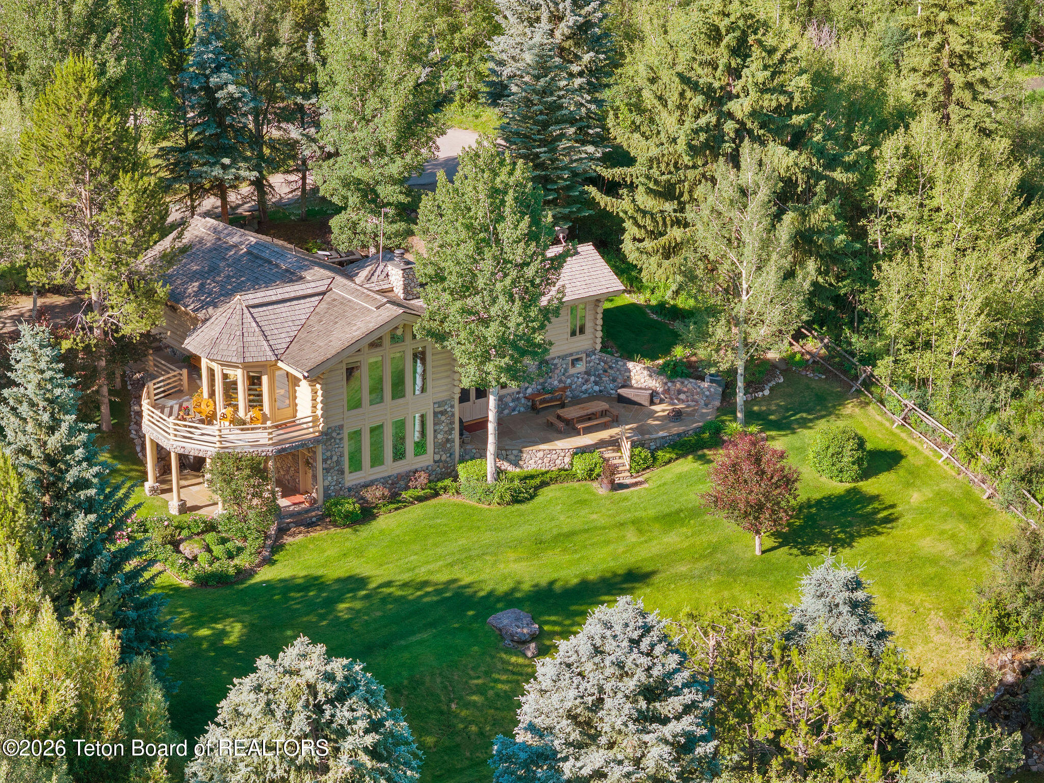 1095 GRAND VIEW Road