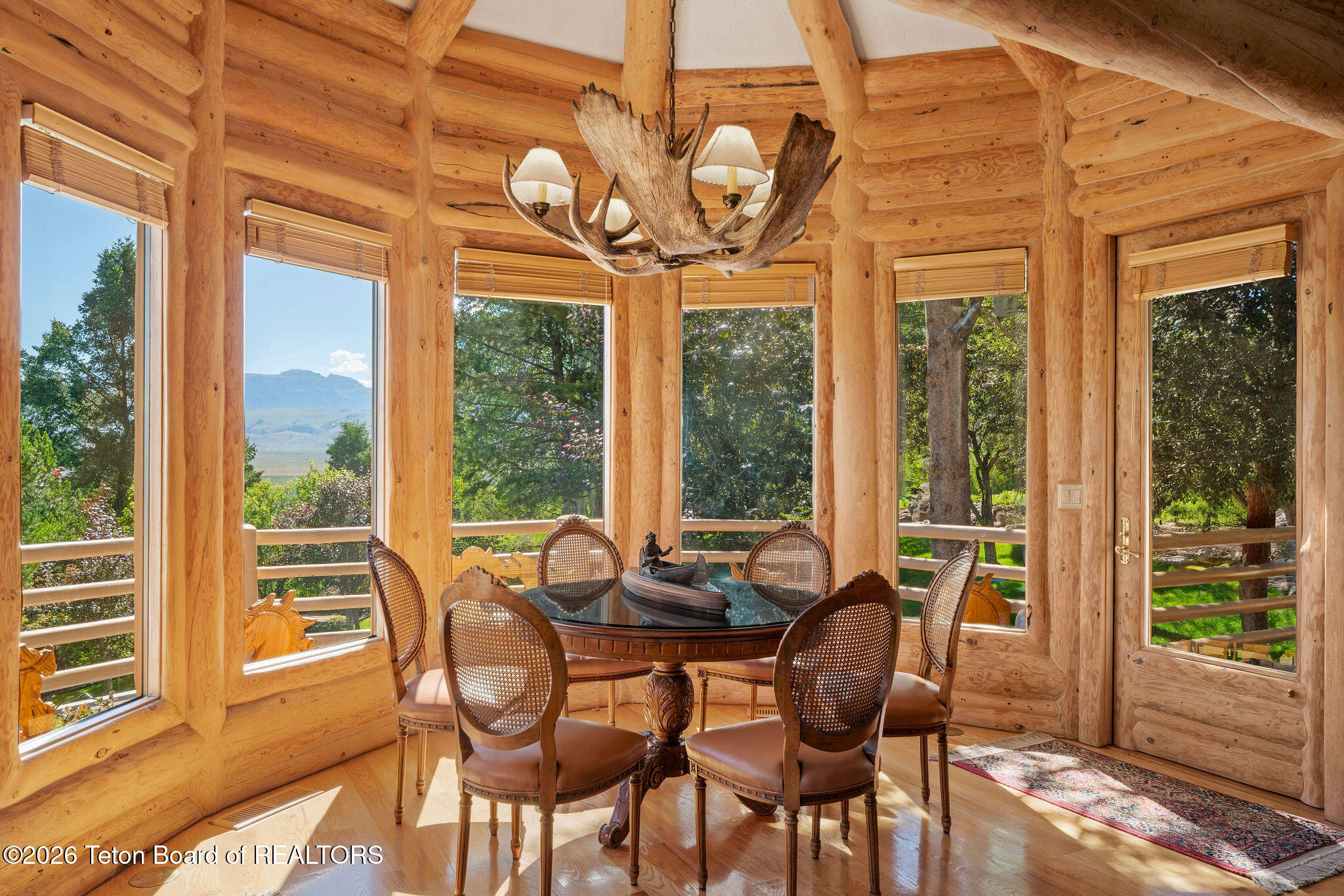 1095 GRAND VIEW Road