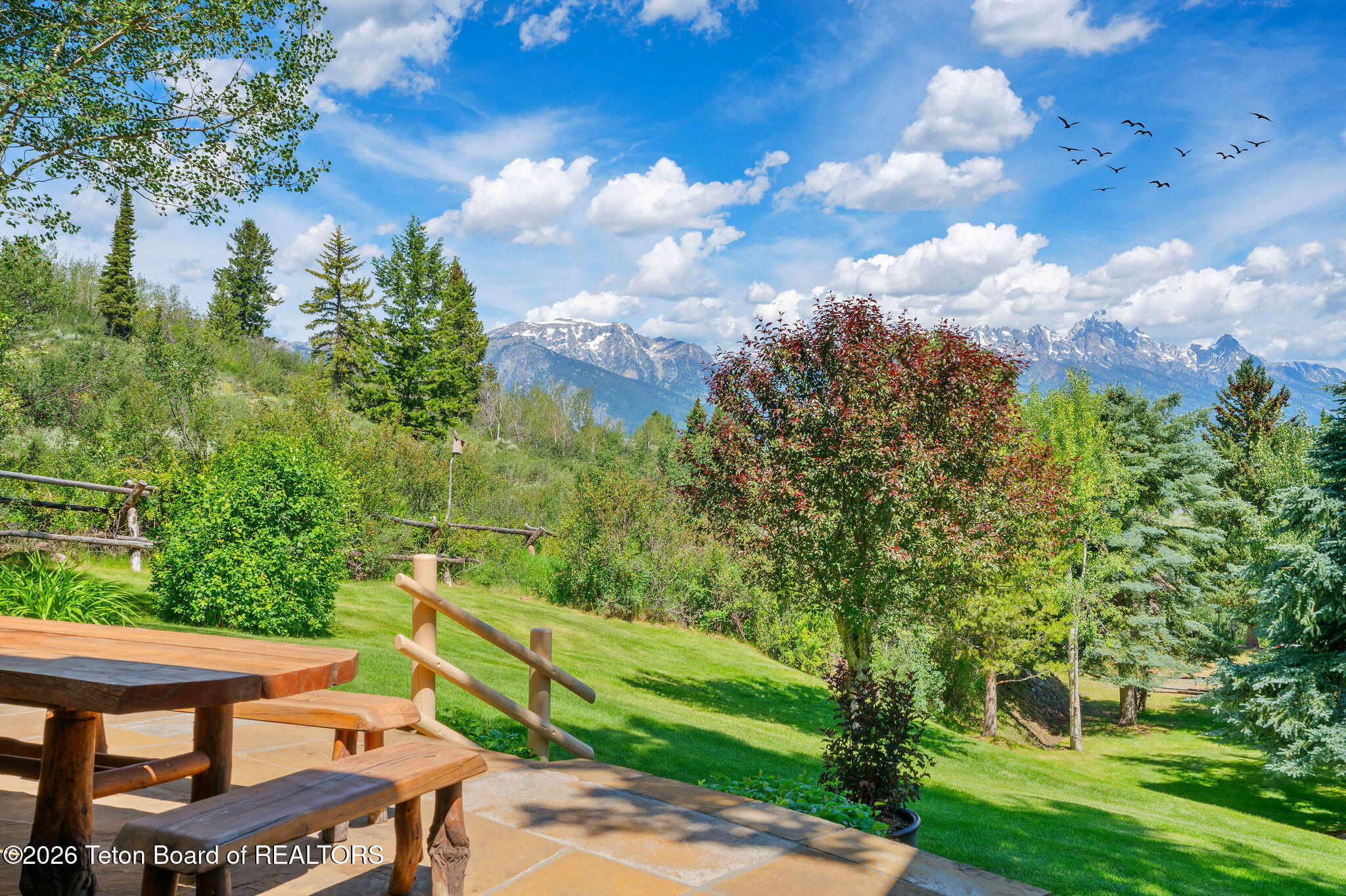 1095 GRAND VIEW Road