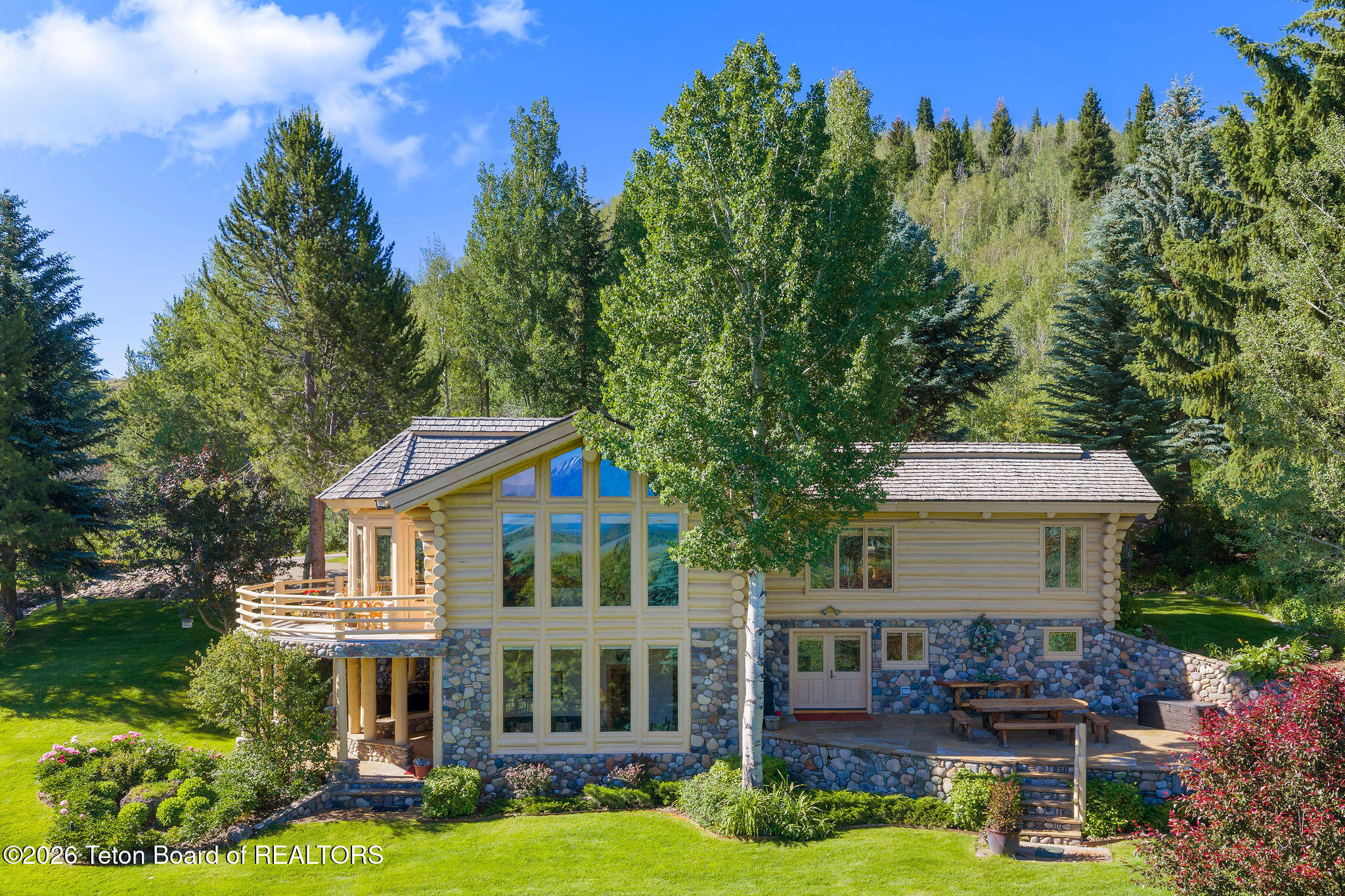 1095 GRAND VIEW Road