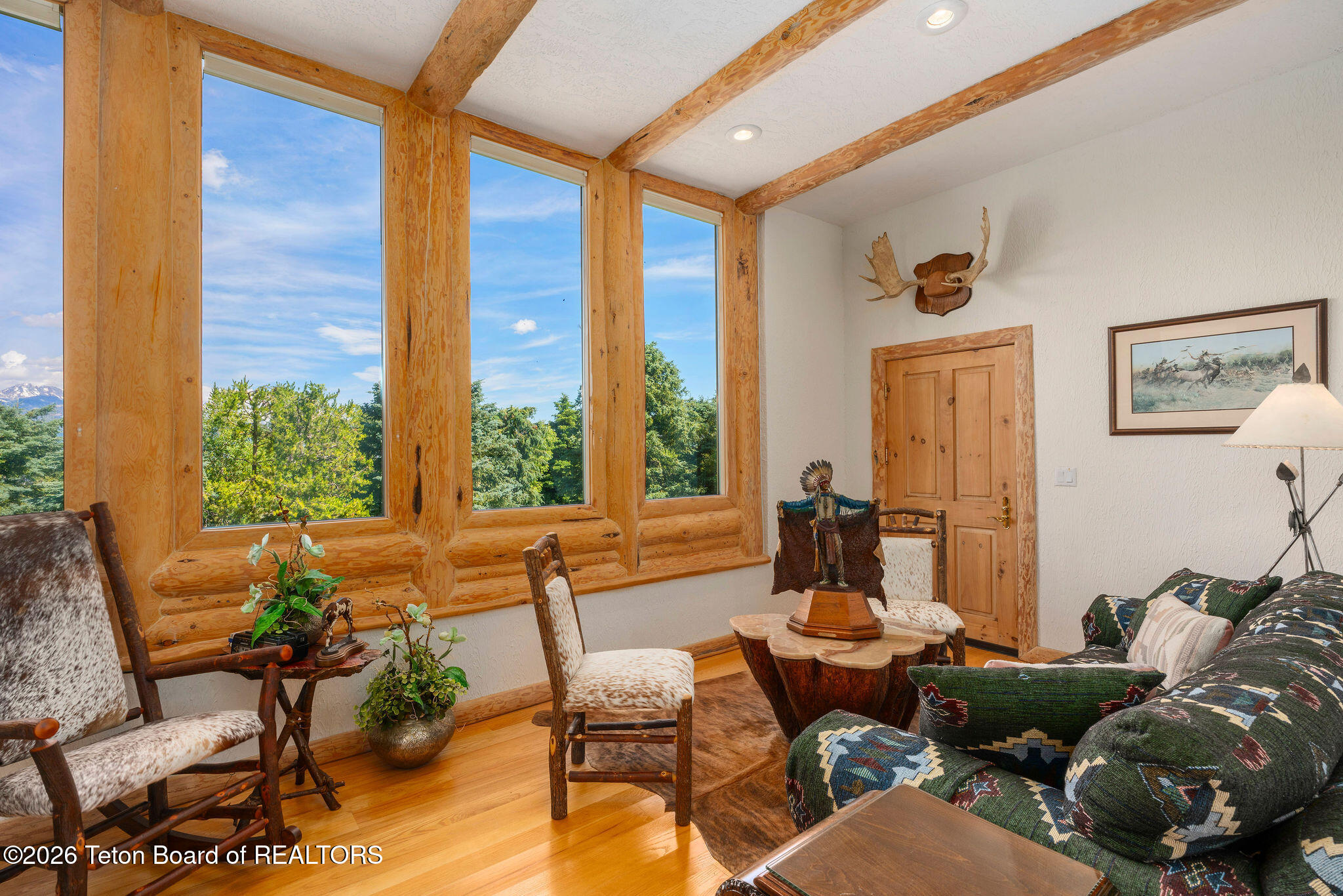 1095 GRAND VIEW Road