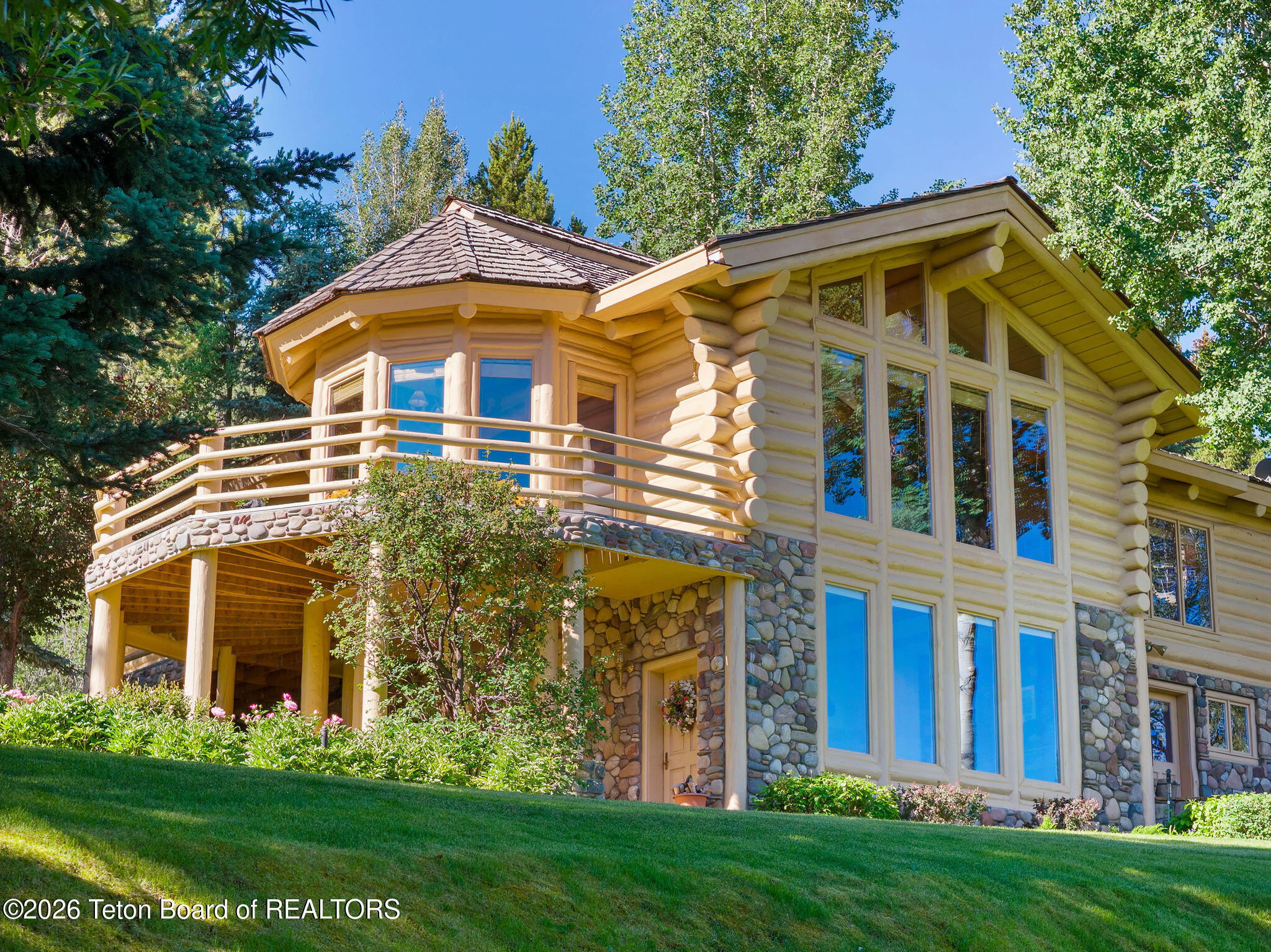 1095 GRAND VIEW Road