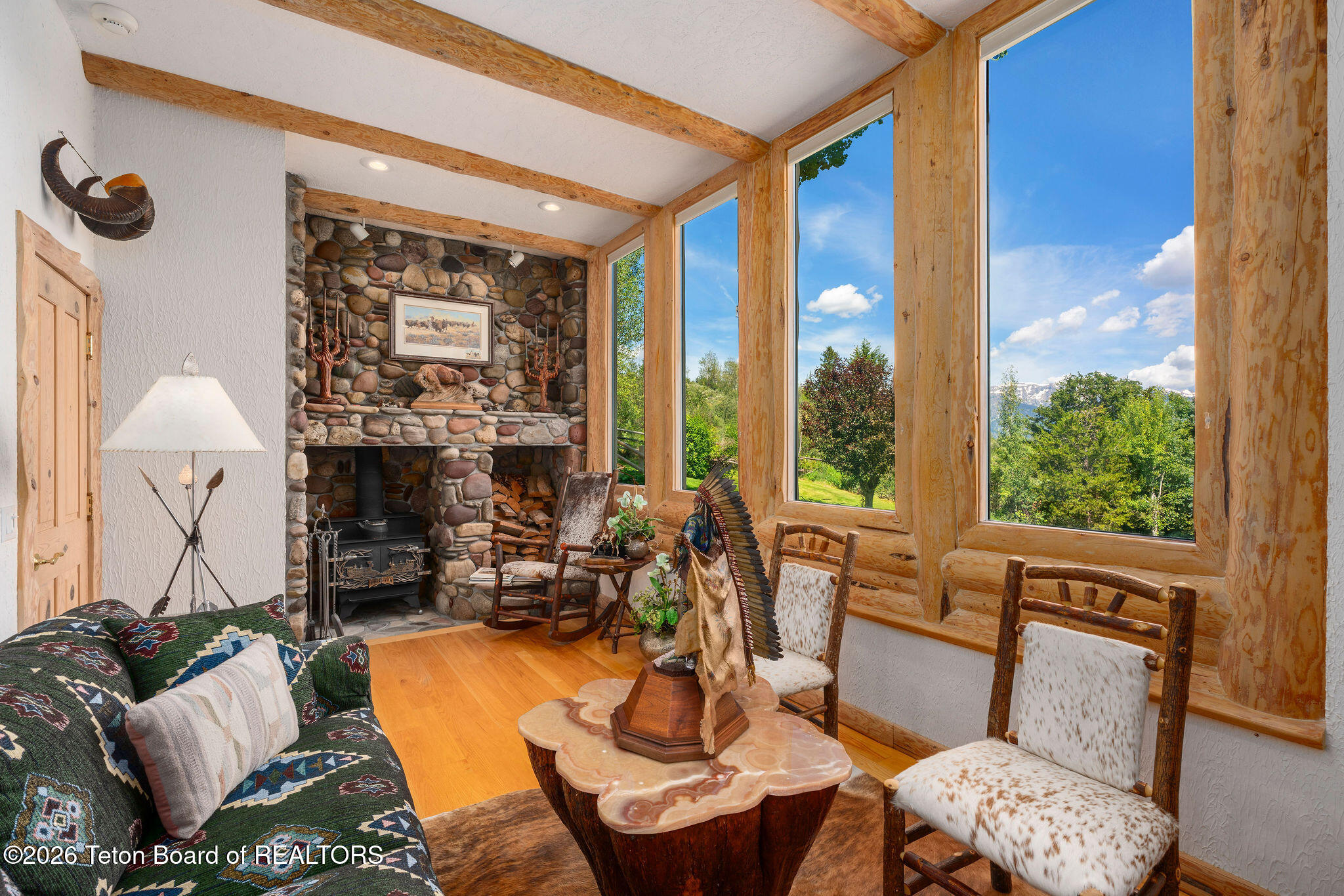 1095 GRAND VIEW Road
