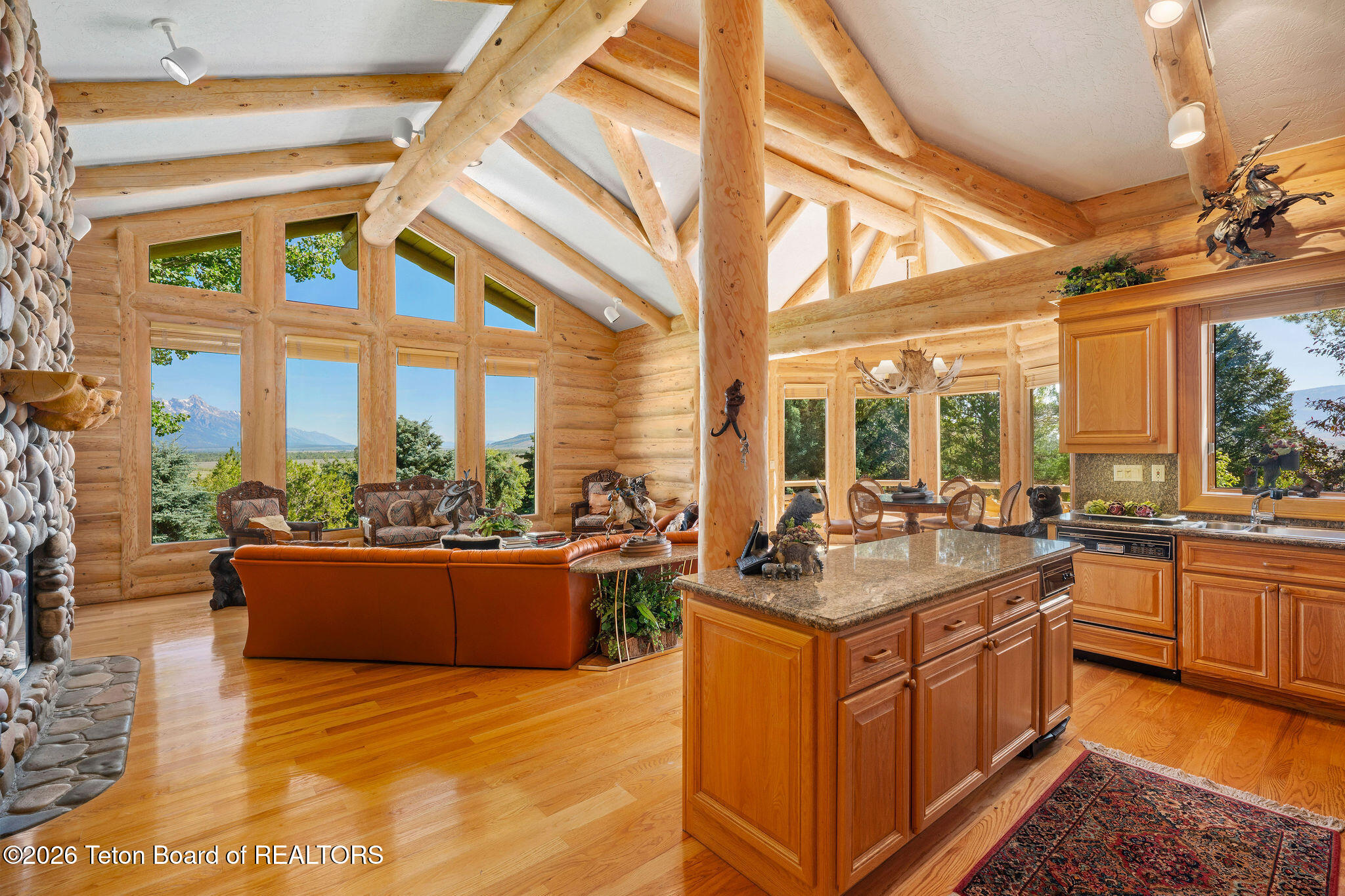 1095 GRAND VIEW Road