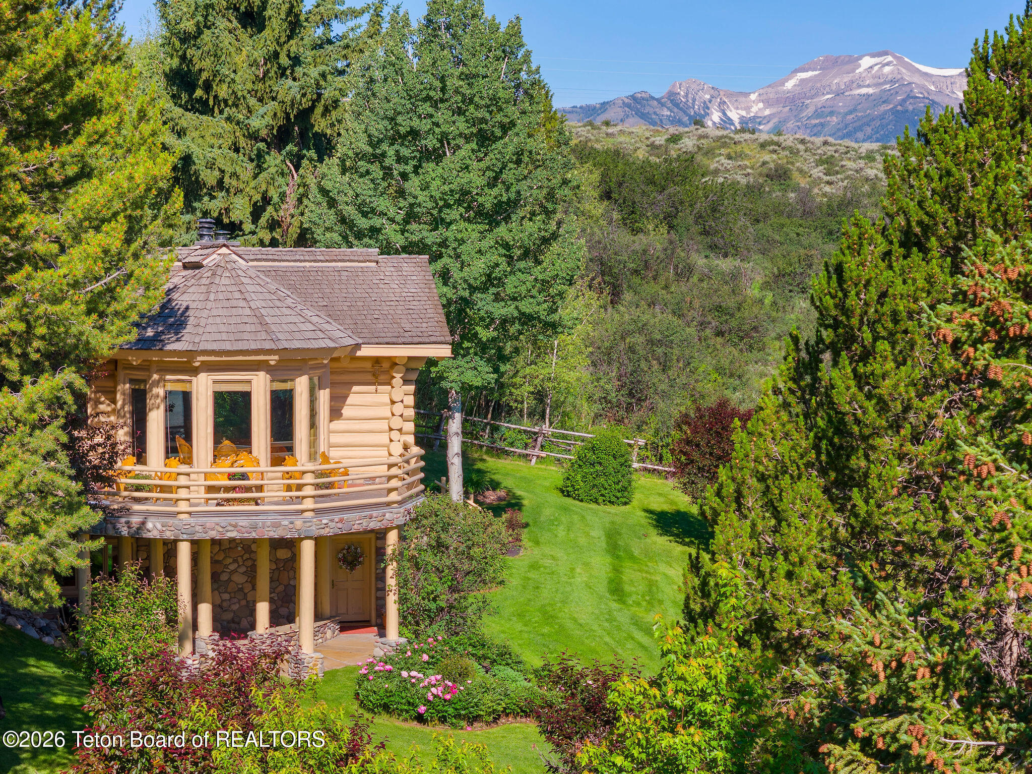 1095 GRAND VIEW Road