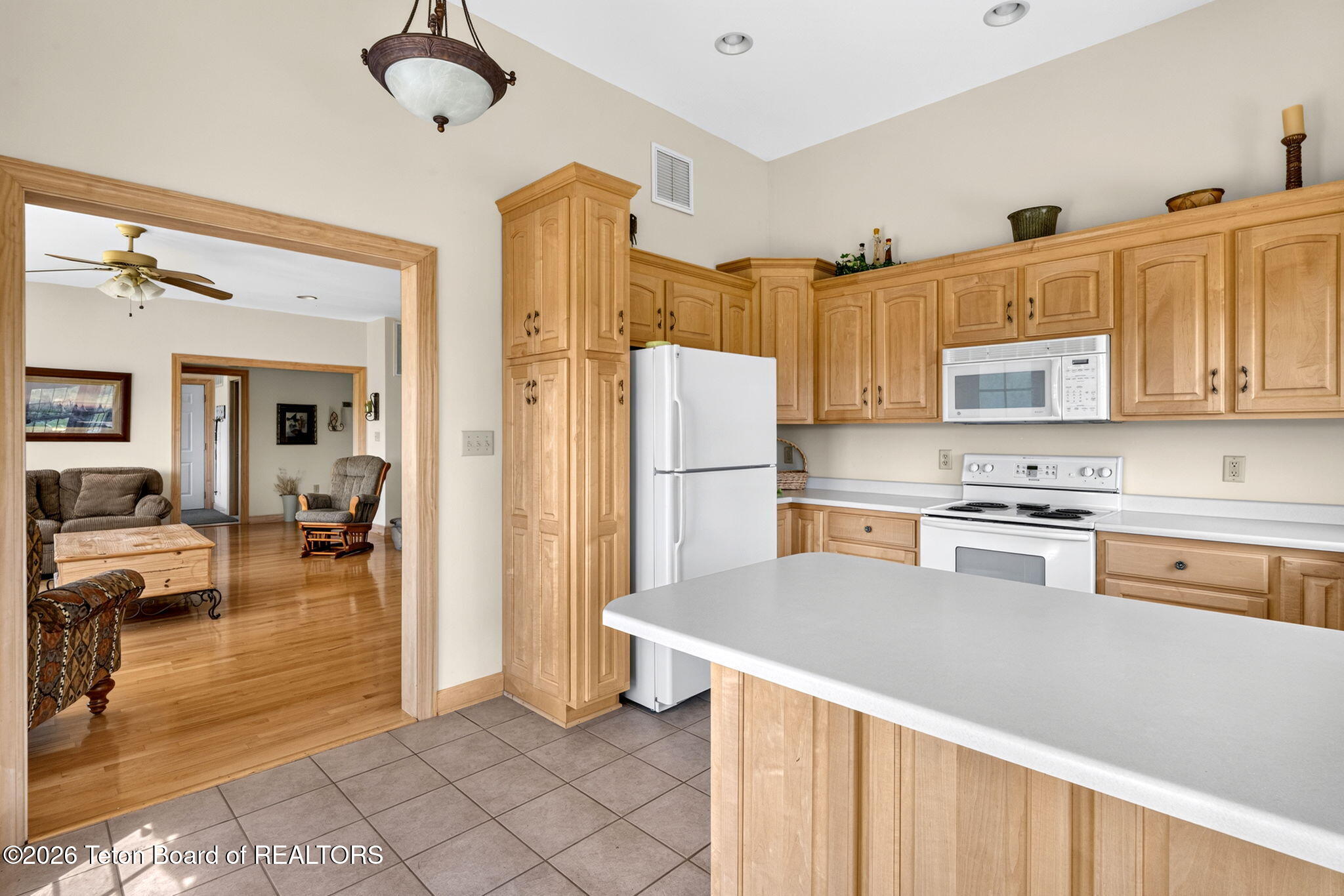 1287 DUFFIN Circle