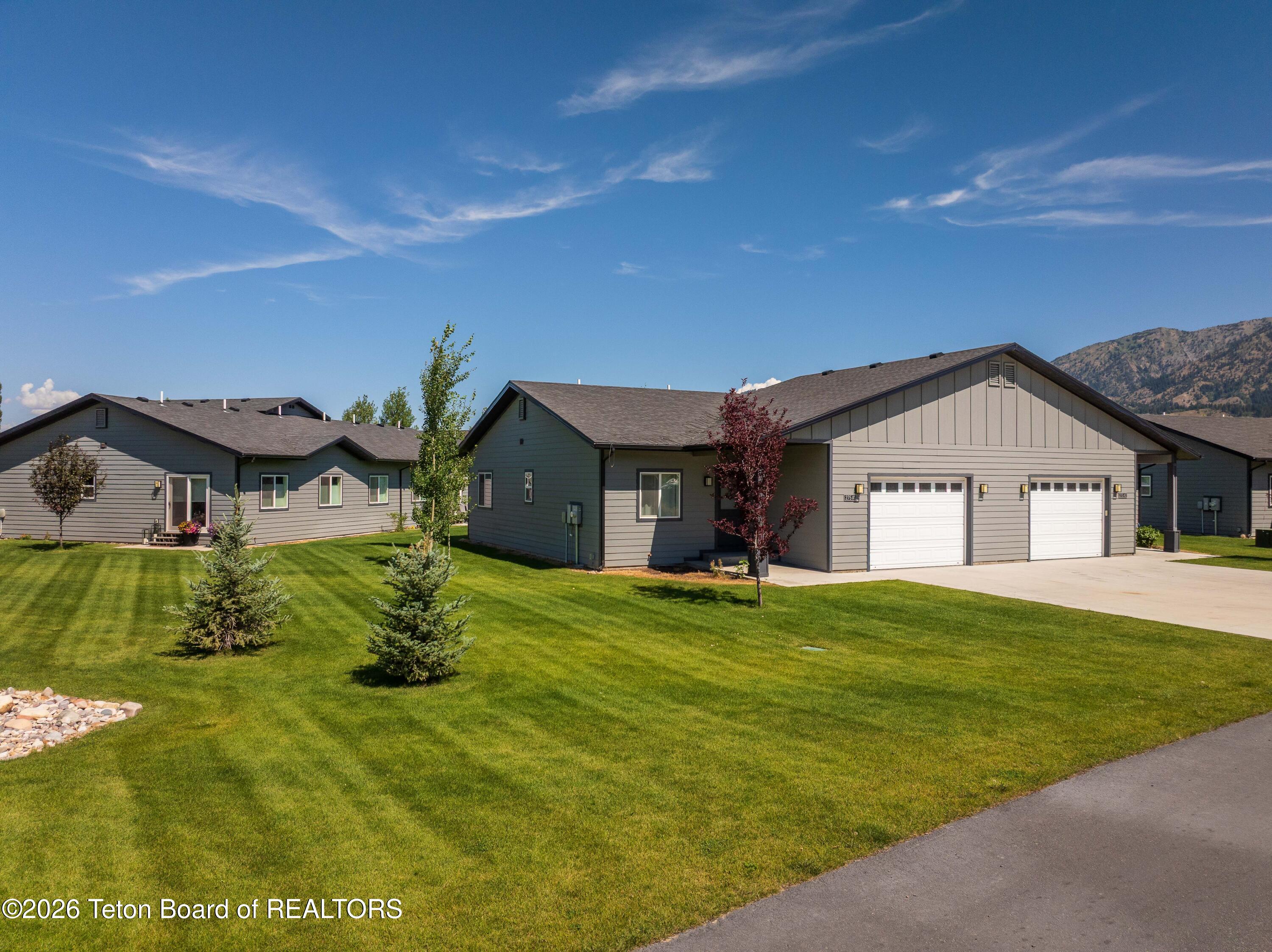275 RIVER VIEW Circle 1