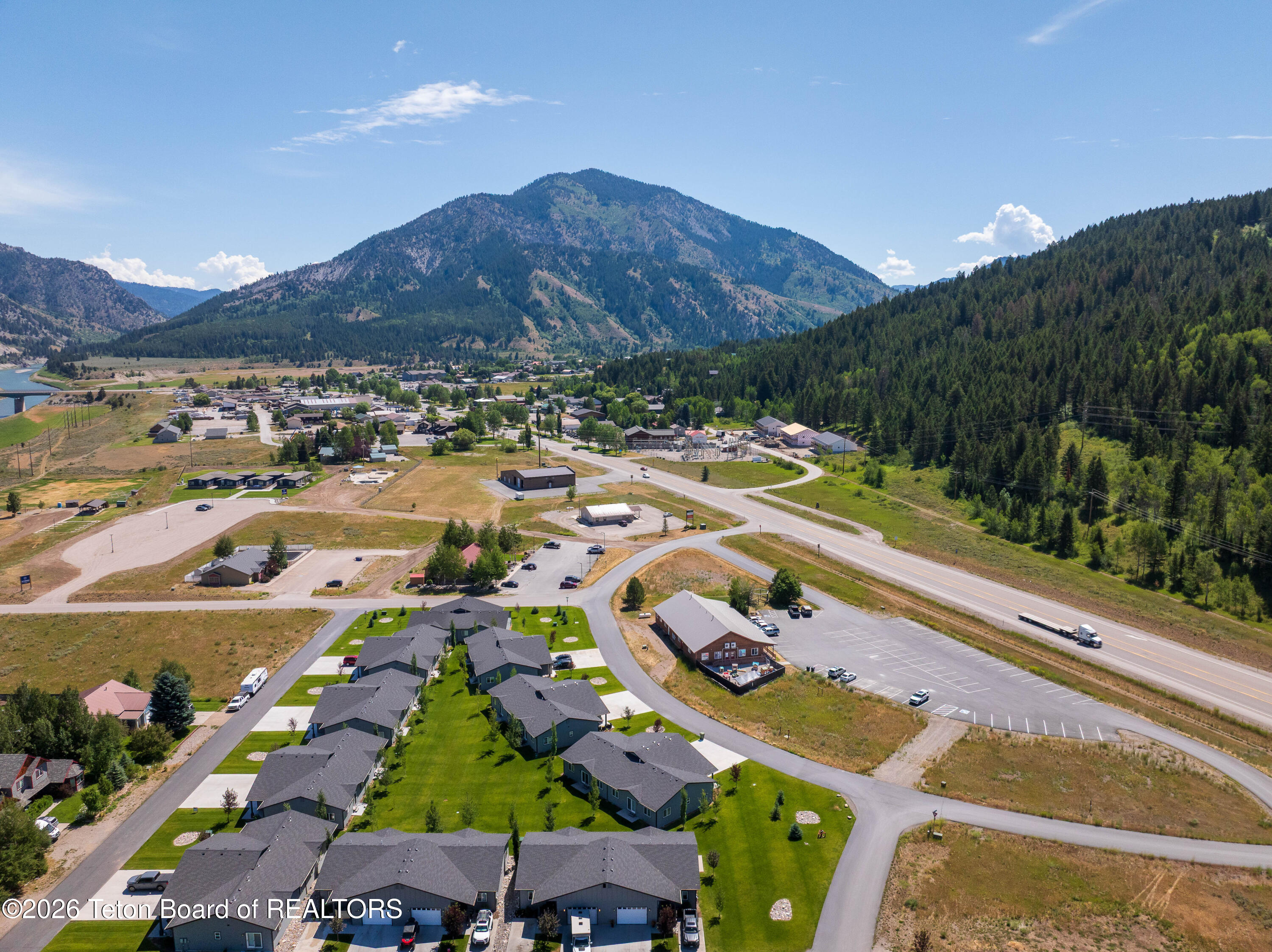 275 RIVER VIEW Circle 1