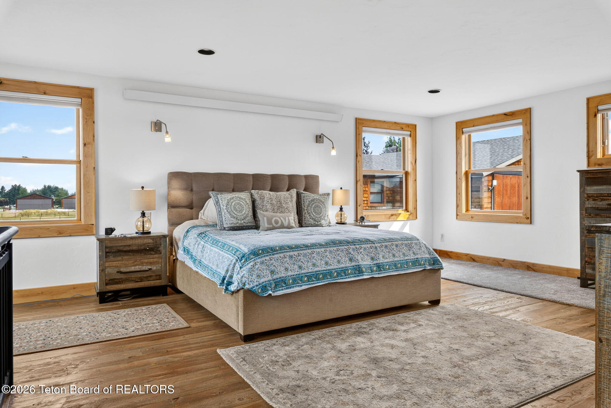322 AIRPORT Drive 6