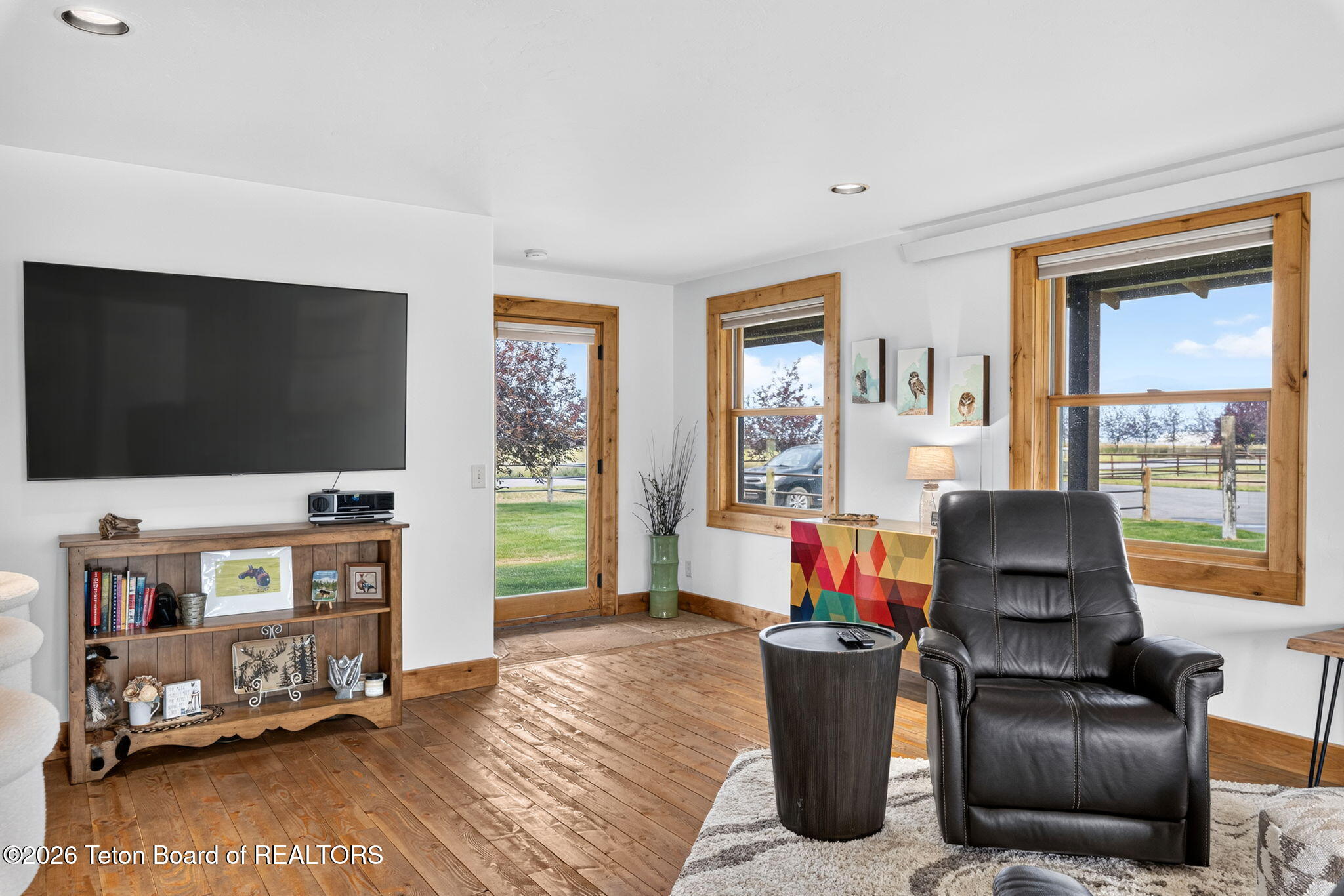 322 AIRPORT Drive 6