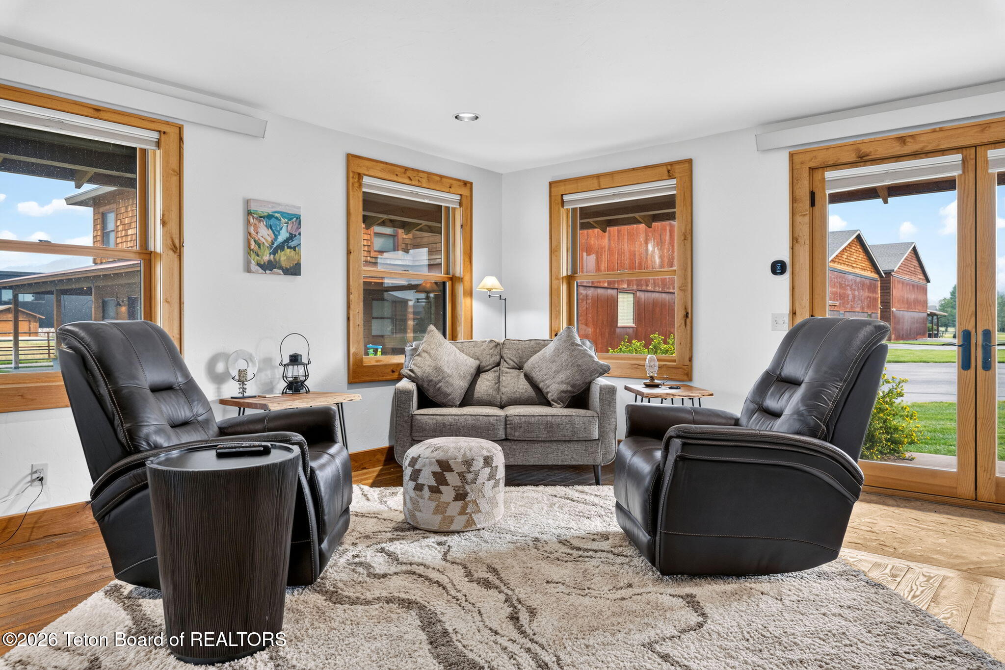 322 AIRPORT Drive 6