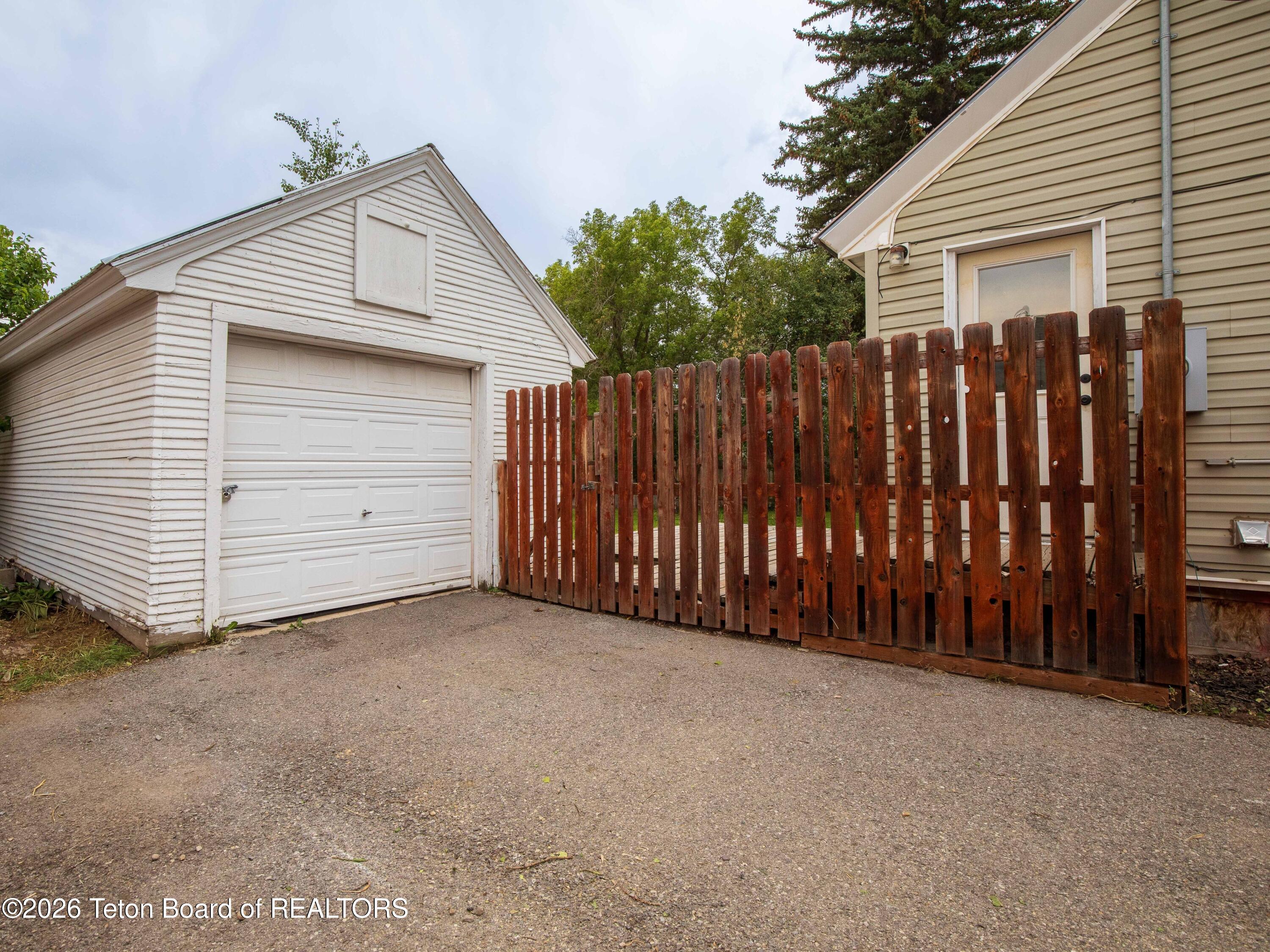 62 W 4TH Avenue
