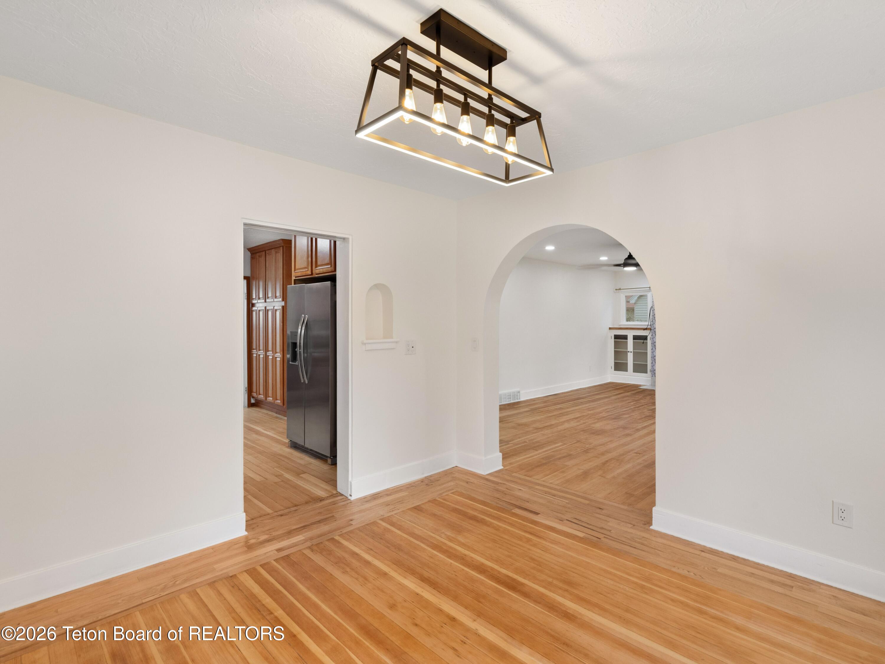 62 W 4TH Avenue