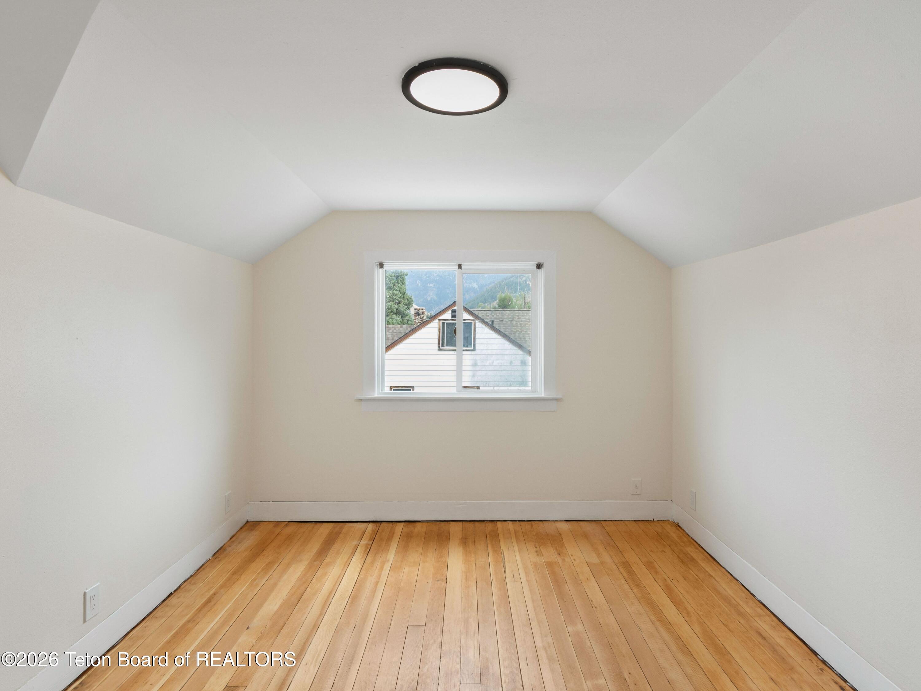 62 W 4TH Avenue