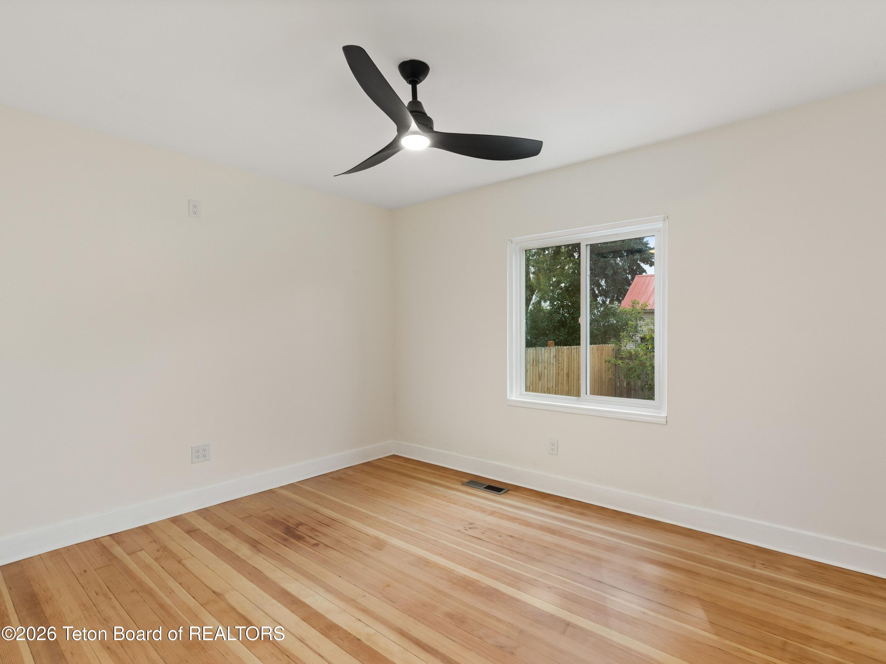 62 W 4TH Avenue