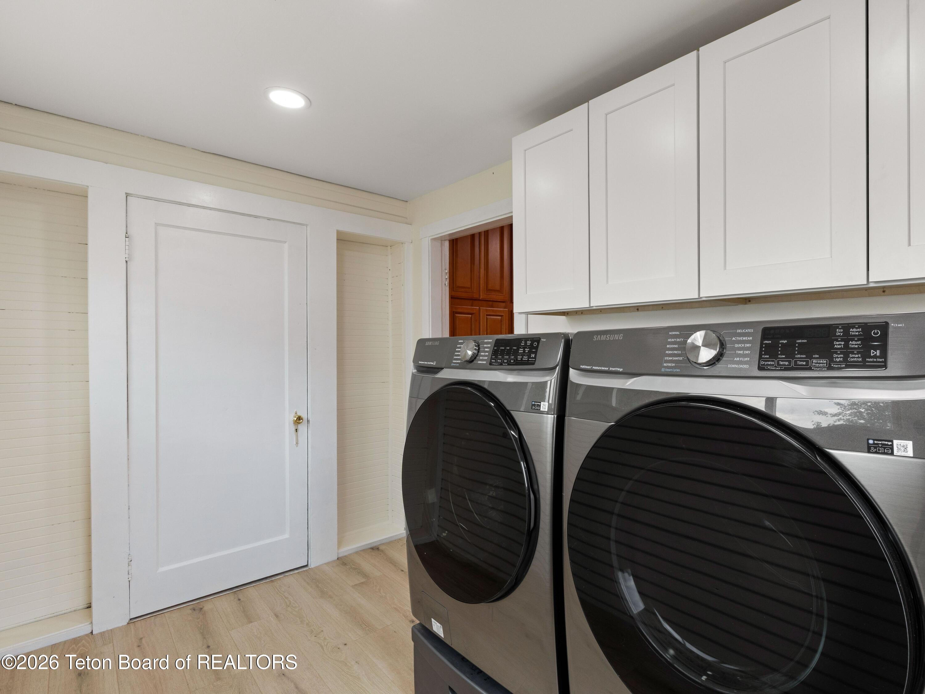 62 W 4TH Avenue