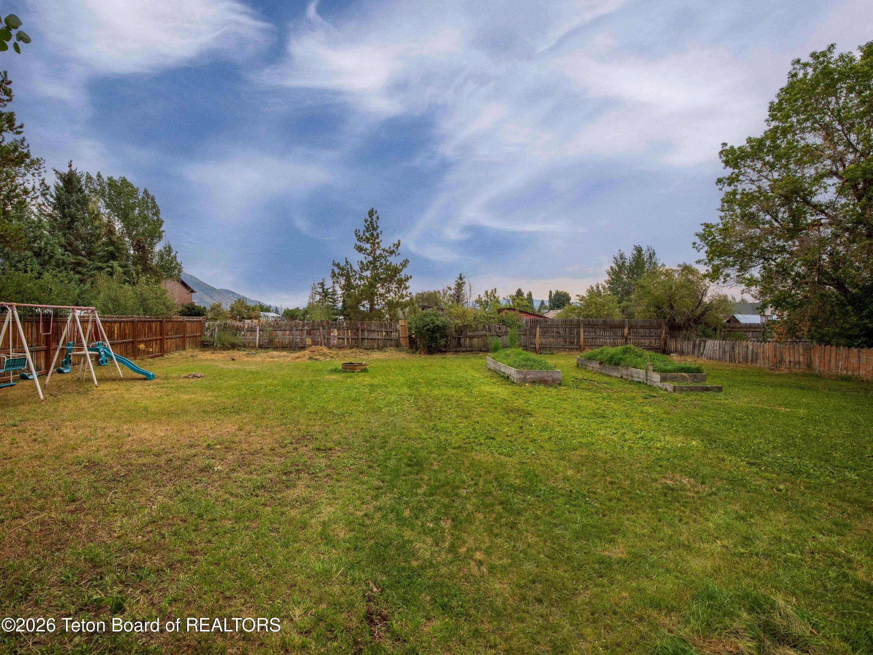 62 W 4TH Avenue